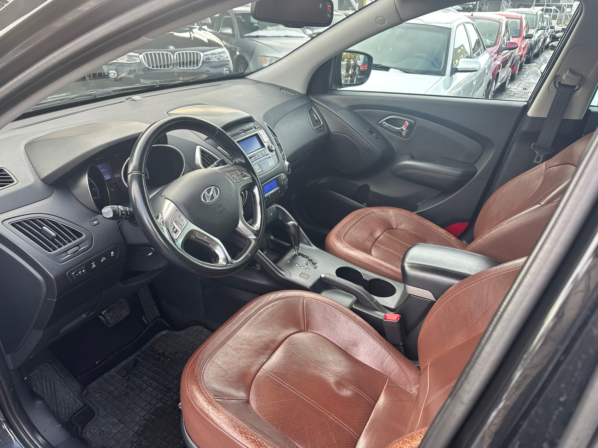 HYUNDAI iX 35 2.0 Premium 4WD Automatic-image-7