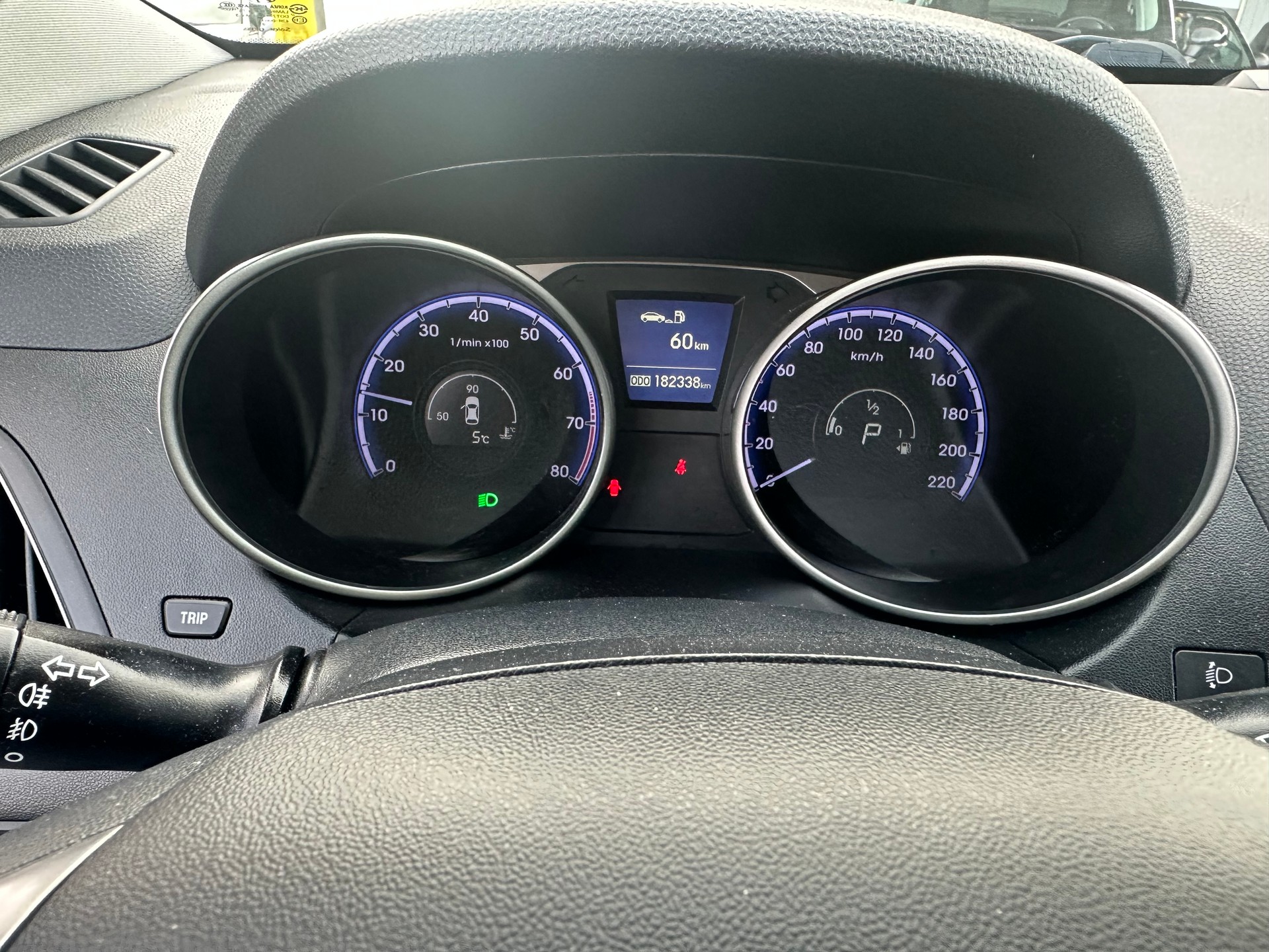 HYUNDAI iX 35 2.0 Premium 4WD Automatic-image-8