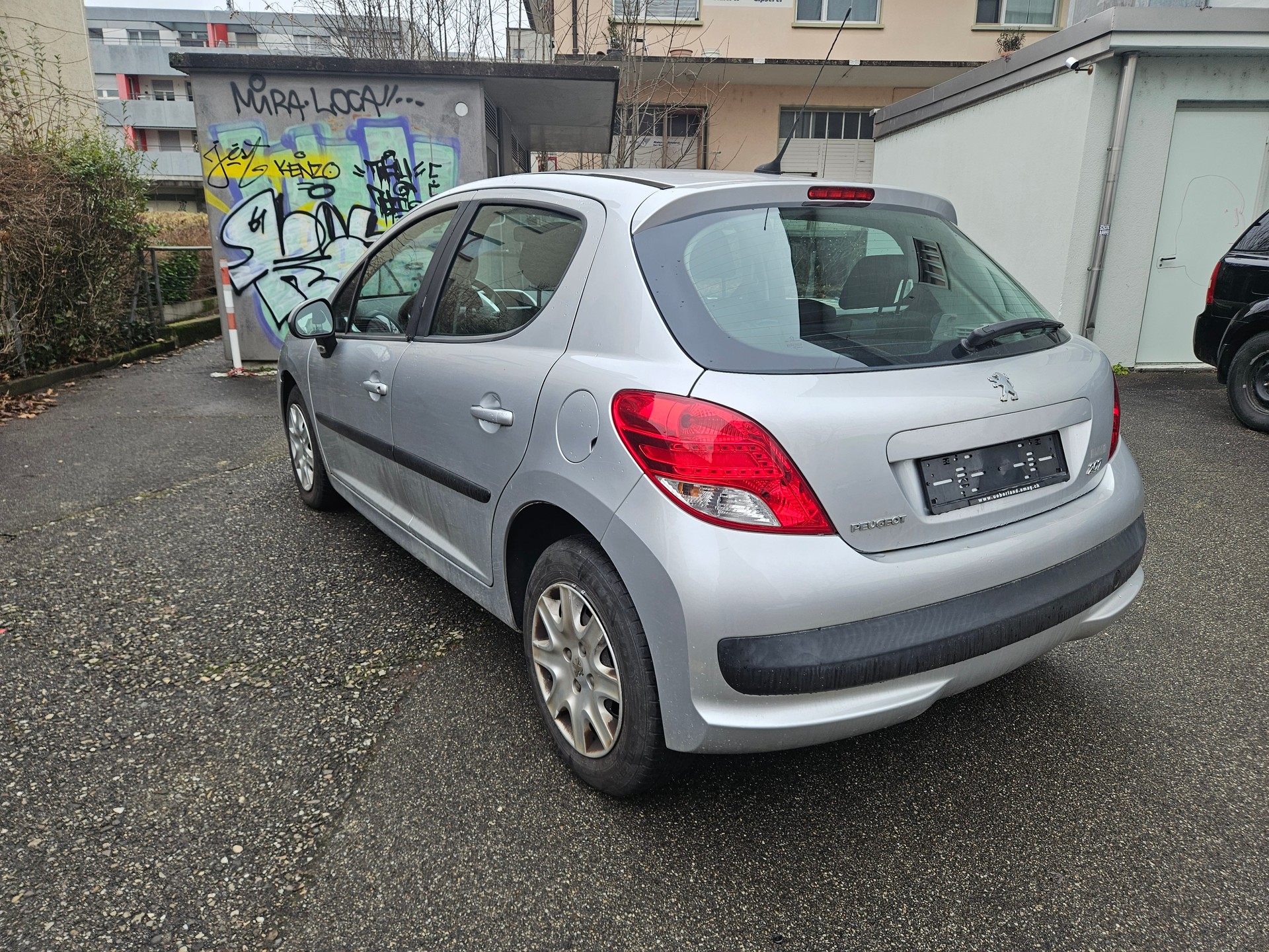 PEUGEOT 207 1.4 16V Swiss Edition-image-6