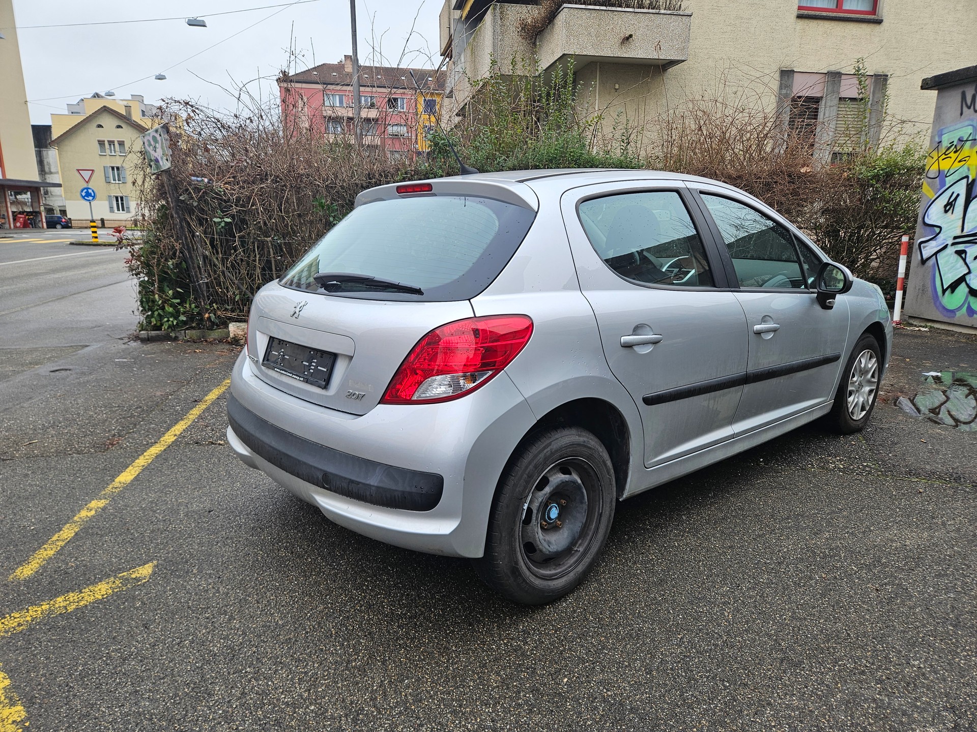 PEUGEOT 207 1.4 16V Swiss Edition-image-7