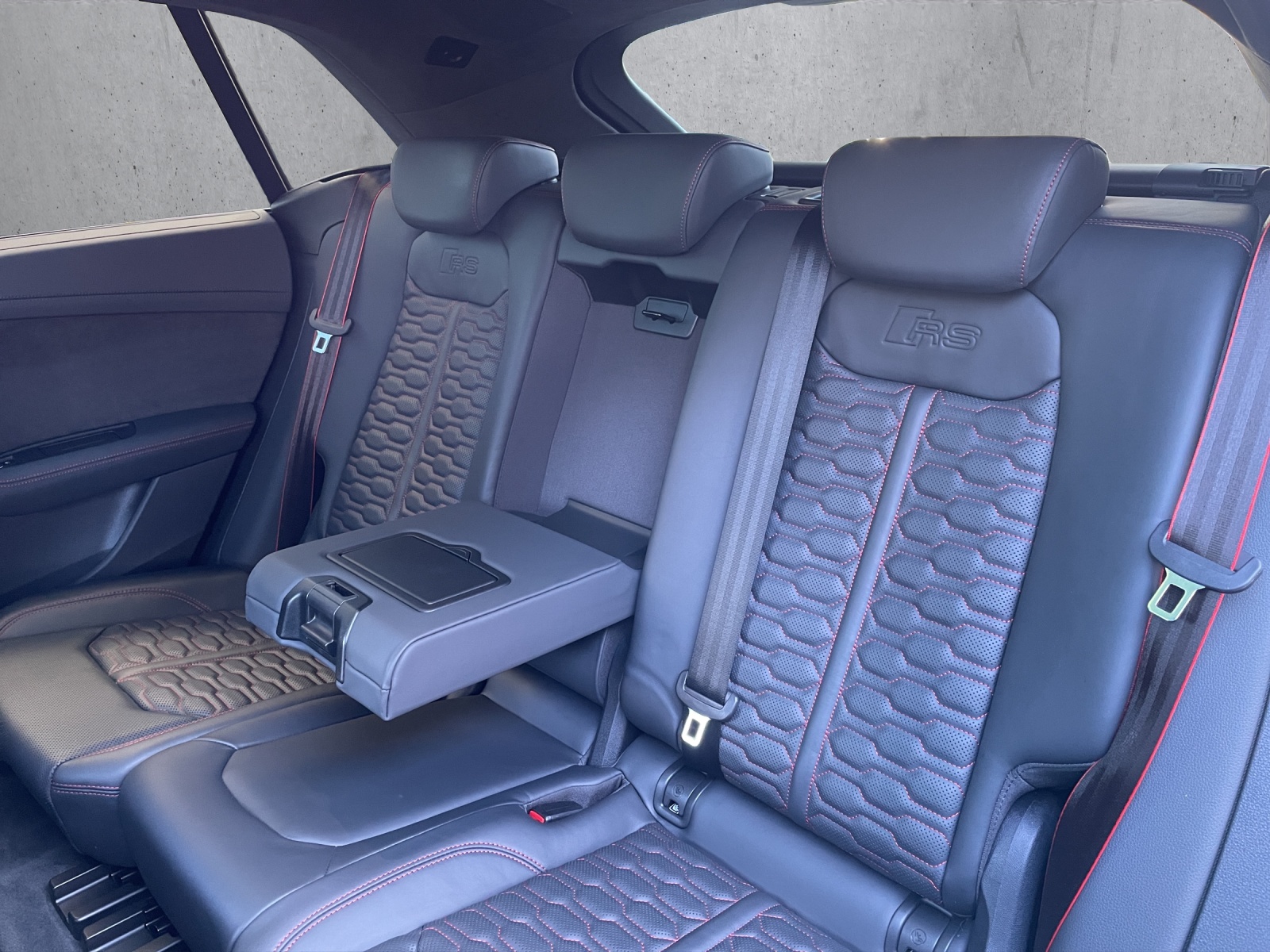 AUDI RSQ8 quattro-image-13