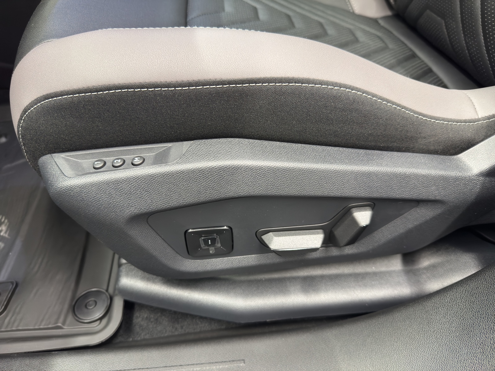 JEEP Compass 1.2 MHEV First Edition-image-12