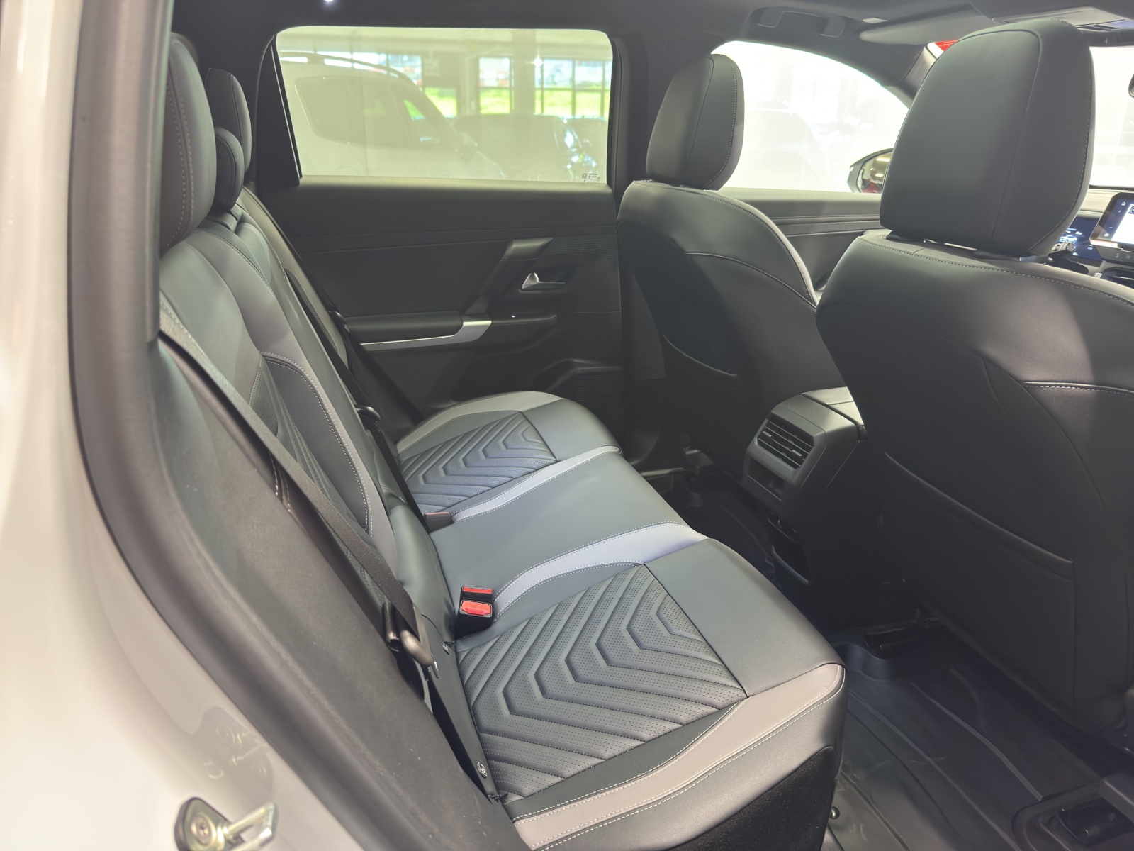 JEEP Compass 1.2 MHEV First Edition-image-9