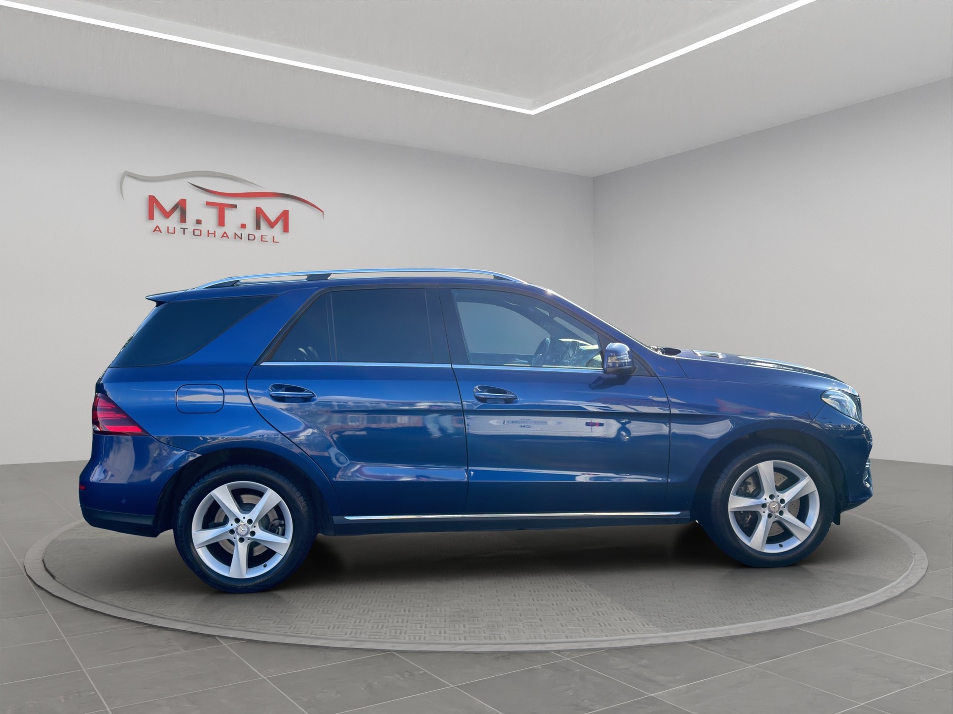 MERCEDES-BENZ GLE 500 Executive 4Matic 9G-Tronic-image-9