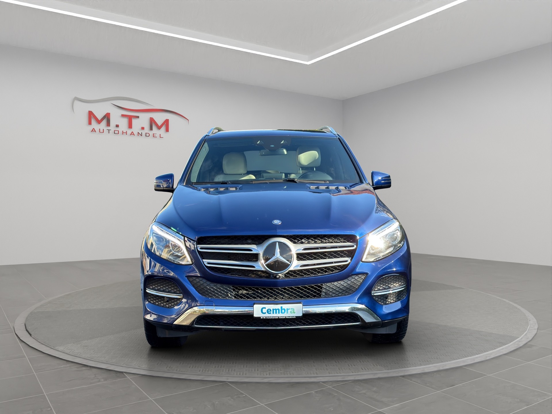 MERCEDES-BENZ GLE 500 Executive 4Matic 9G-Tronic-showroom-element-3