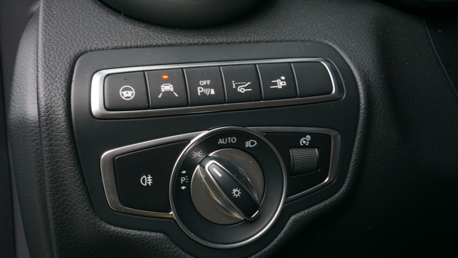 MERCEDES-BENZ C 63 S AMG 9G-tronic-image-19