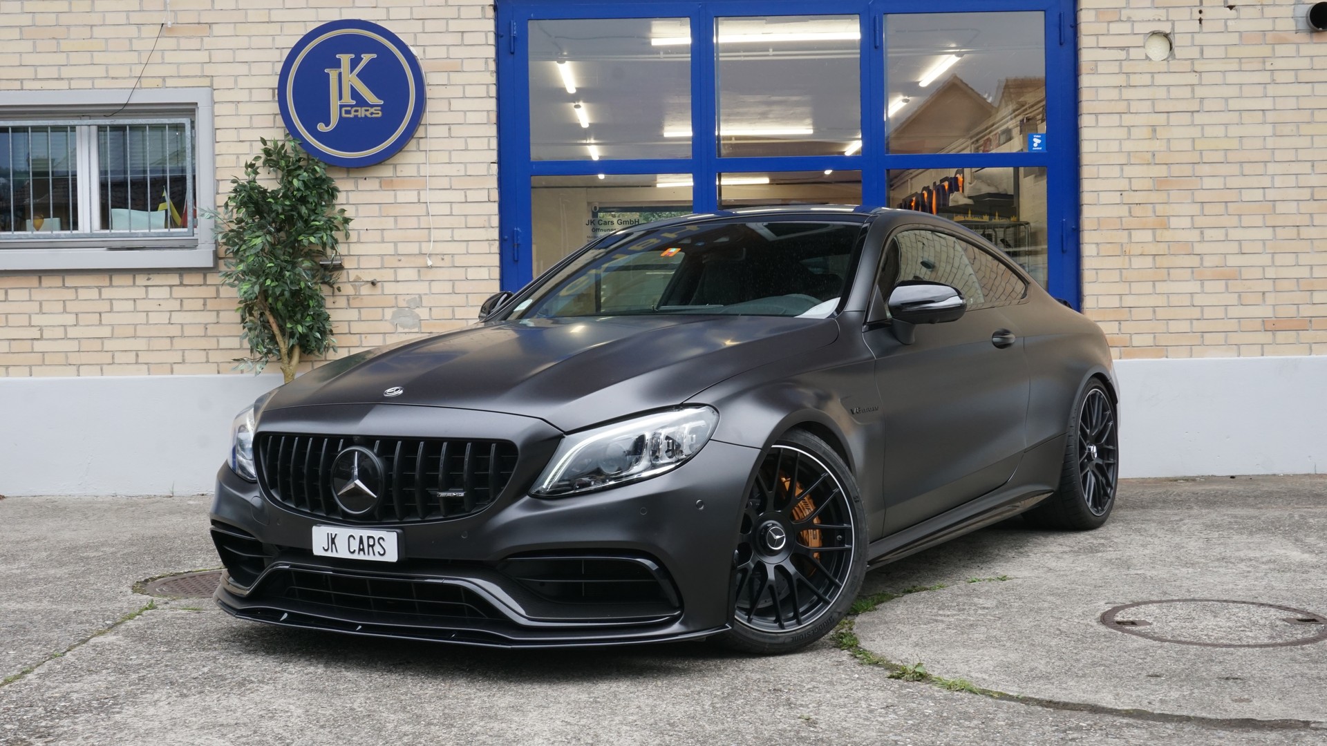 MERCEDES-BENZ C 63 S AMG 9G-tronic-showroom-element-1