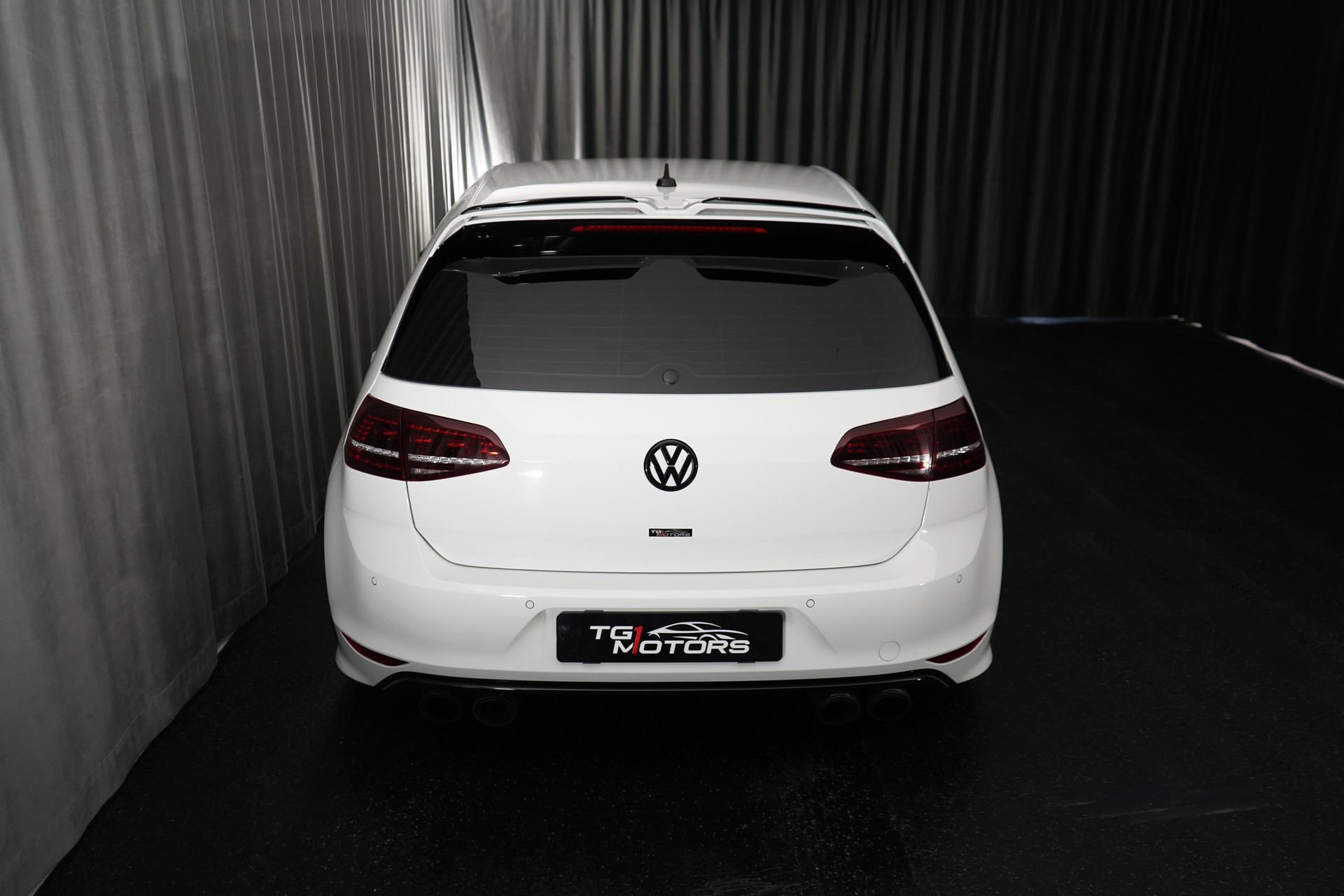 VW Golf 2.0 TSI R 4Motion DSG-image-3