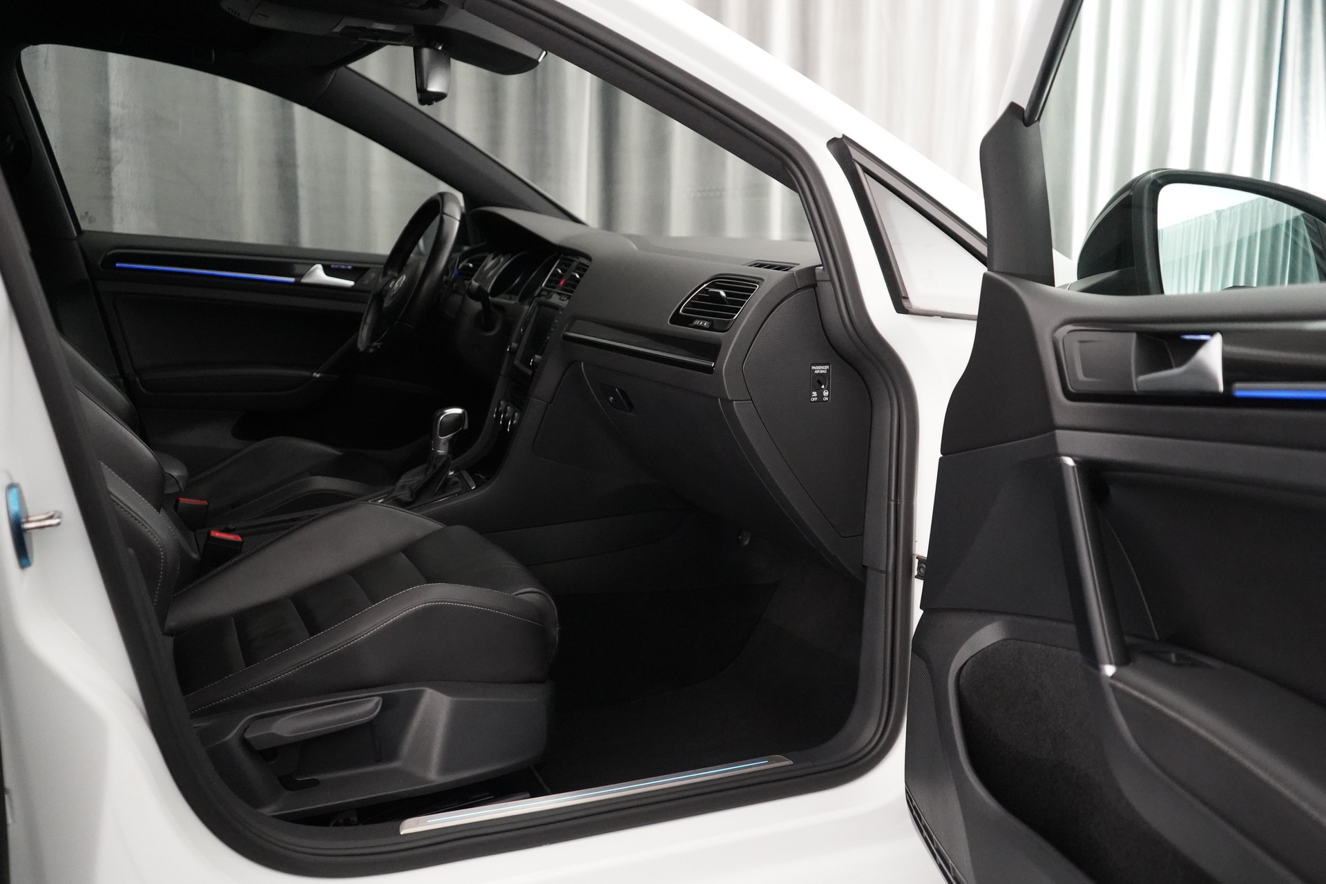 VW Golf 2.0 TSI R 4Motion DSG-image-5
