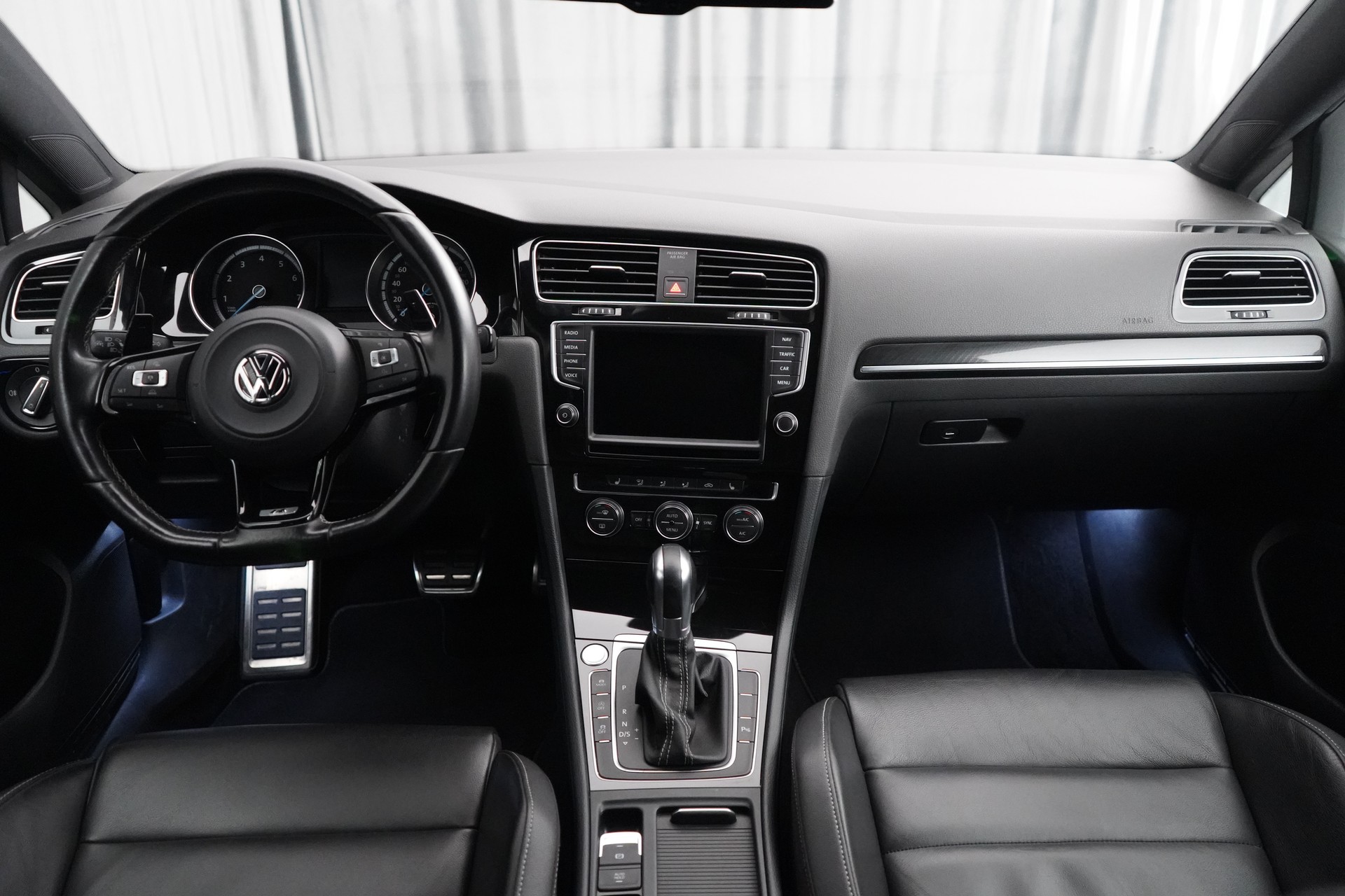 VW Golf 2.0 TSI R 4Motion DSG-image-7