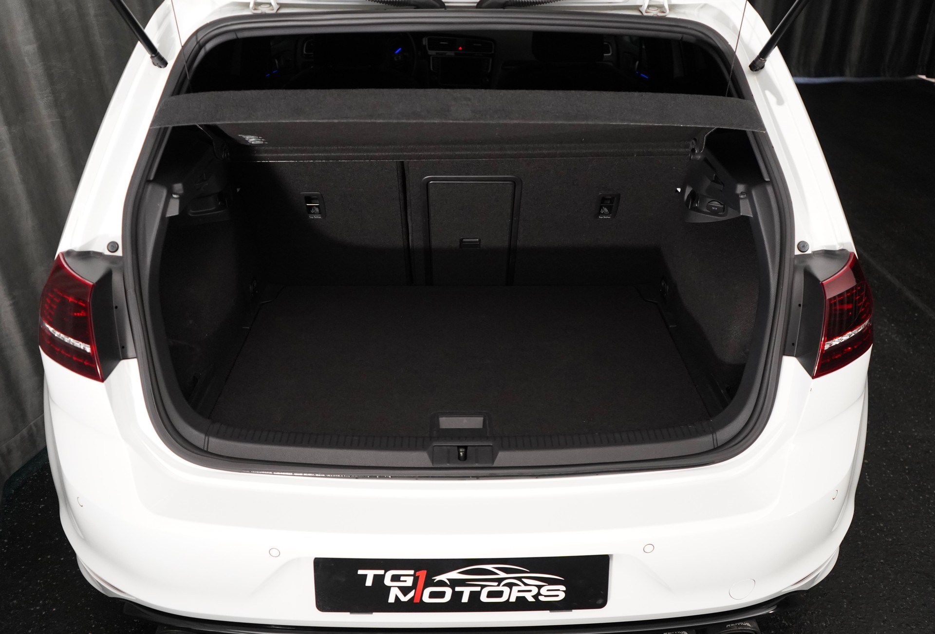 VW Golf 2.0 TSI R 4Motion DSG-image-9
