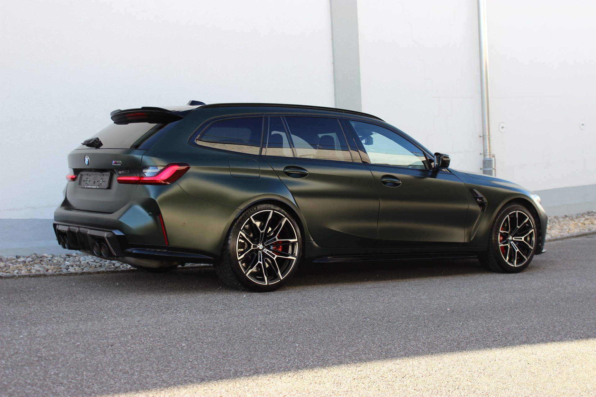 BMW M3 Touring xDrive Competition M CARBON SCHALENSITZE TARTUFO Sonderlackierung *FROZEN DEEP GREEN METALLIC*