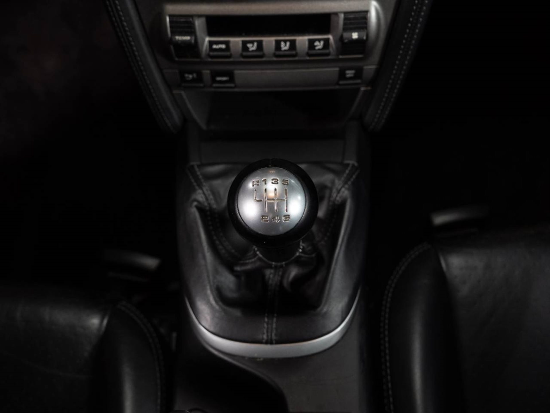 PORSCHE 911 Carrera 4S Coupé-image-12