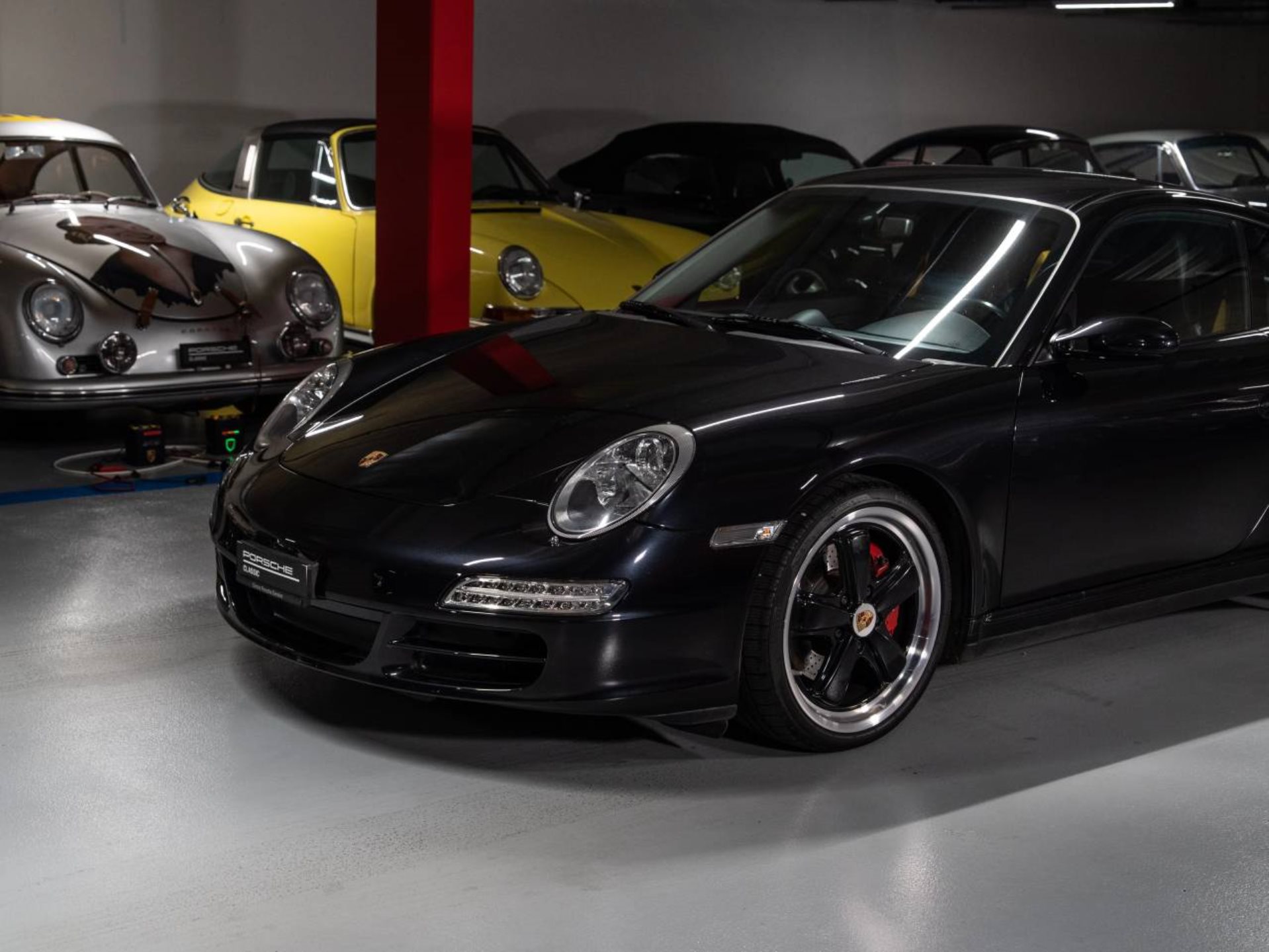 PORSCHE 911 Carrera 4S Coupé-image-22