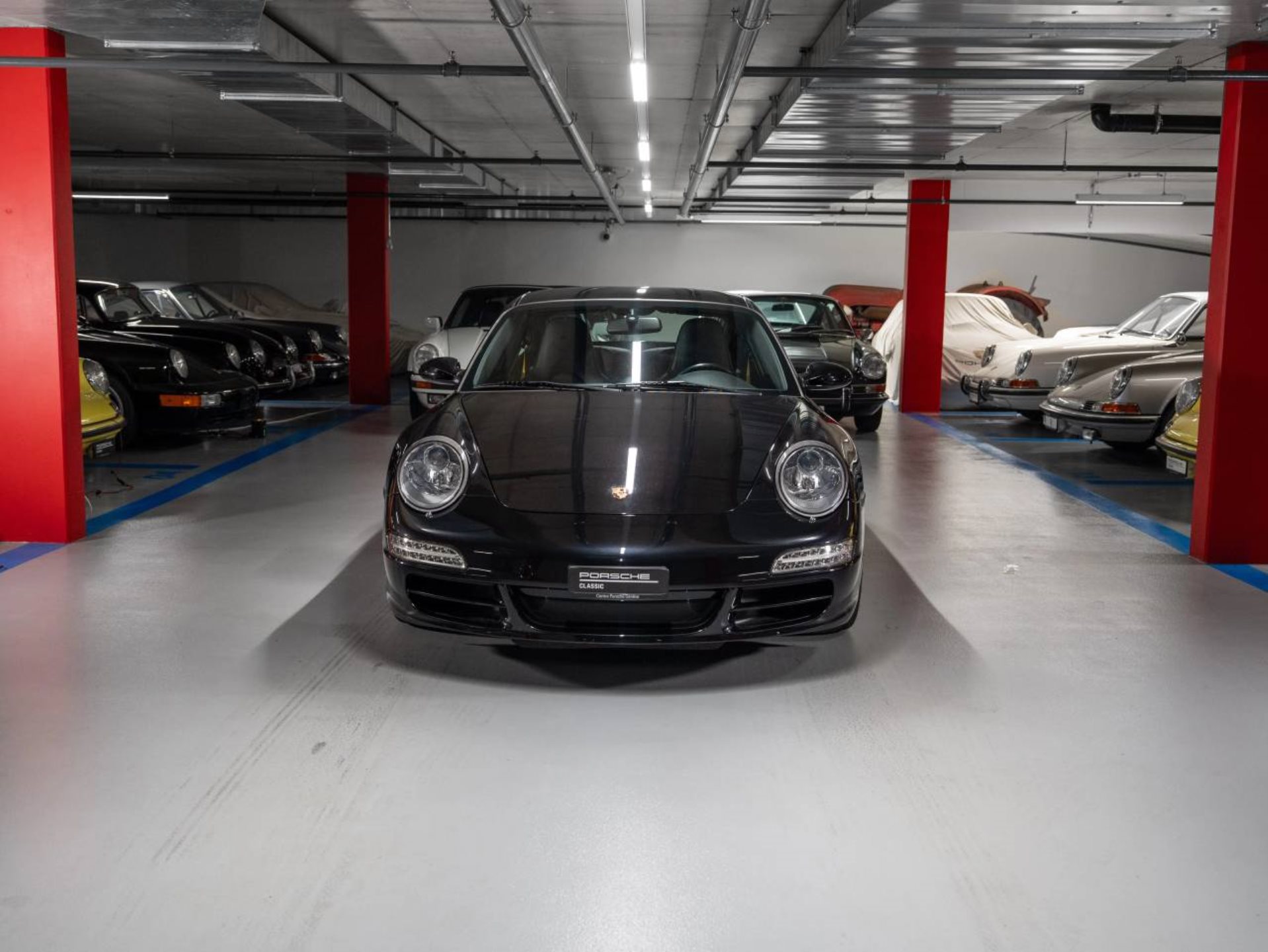 PORSCHE 911 Carrera 4S Coupé-showroom-element-1