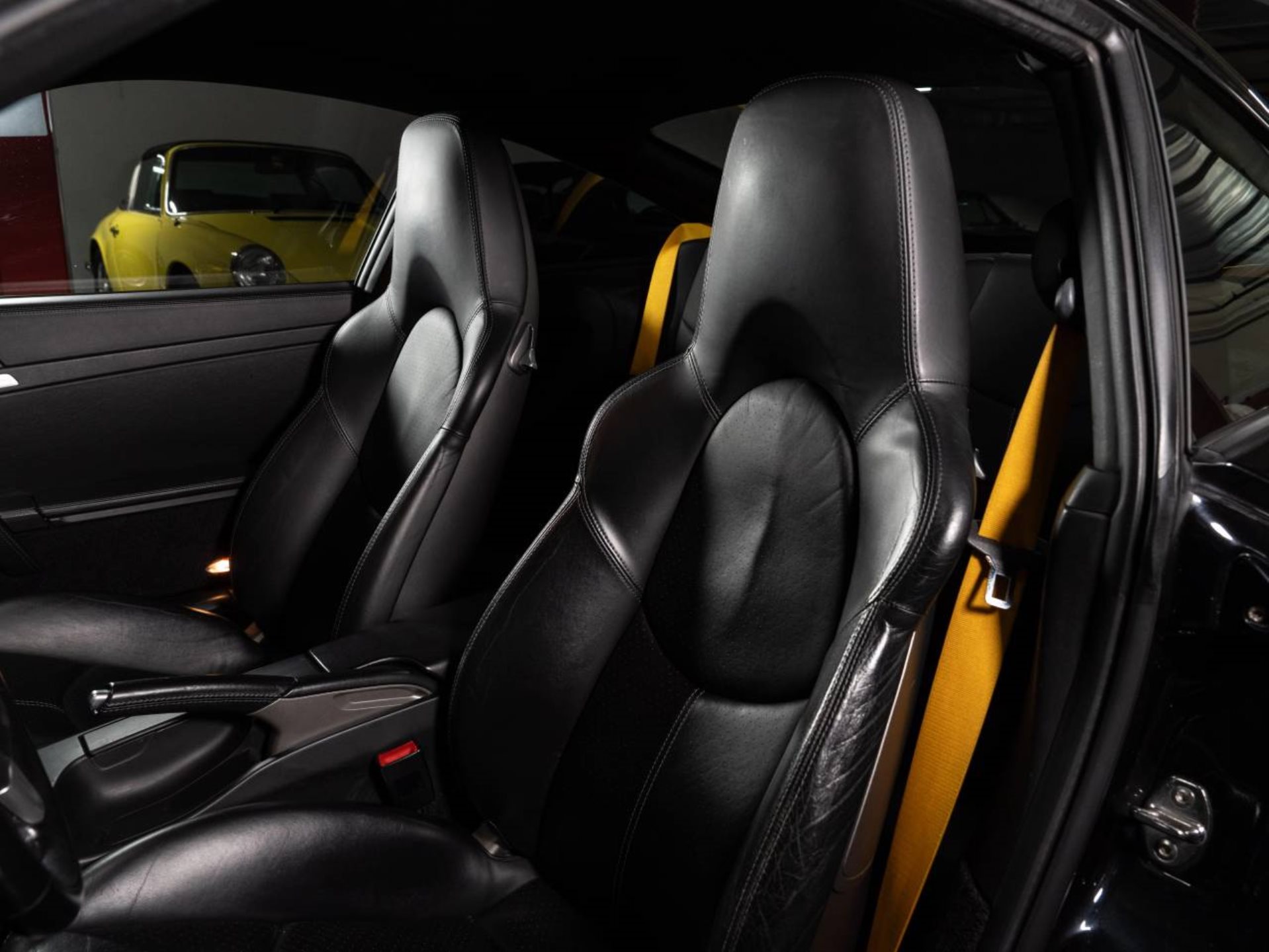 PORSCHE 911 Carrera 4S Coupé-image-4