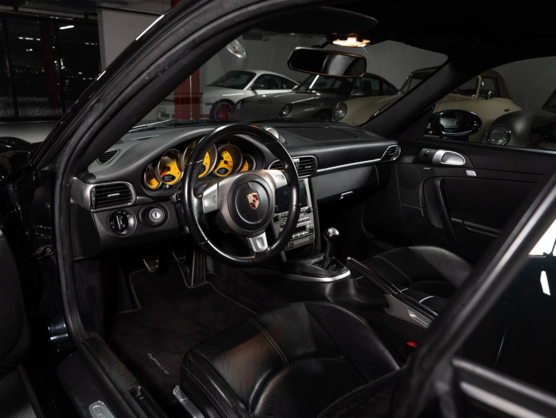 PORSCHE 911 Carrera 4S Coupé-showroom-element-3