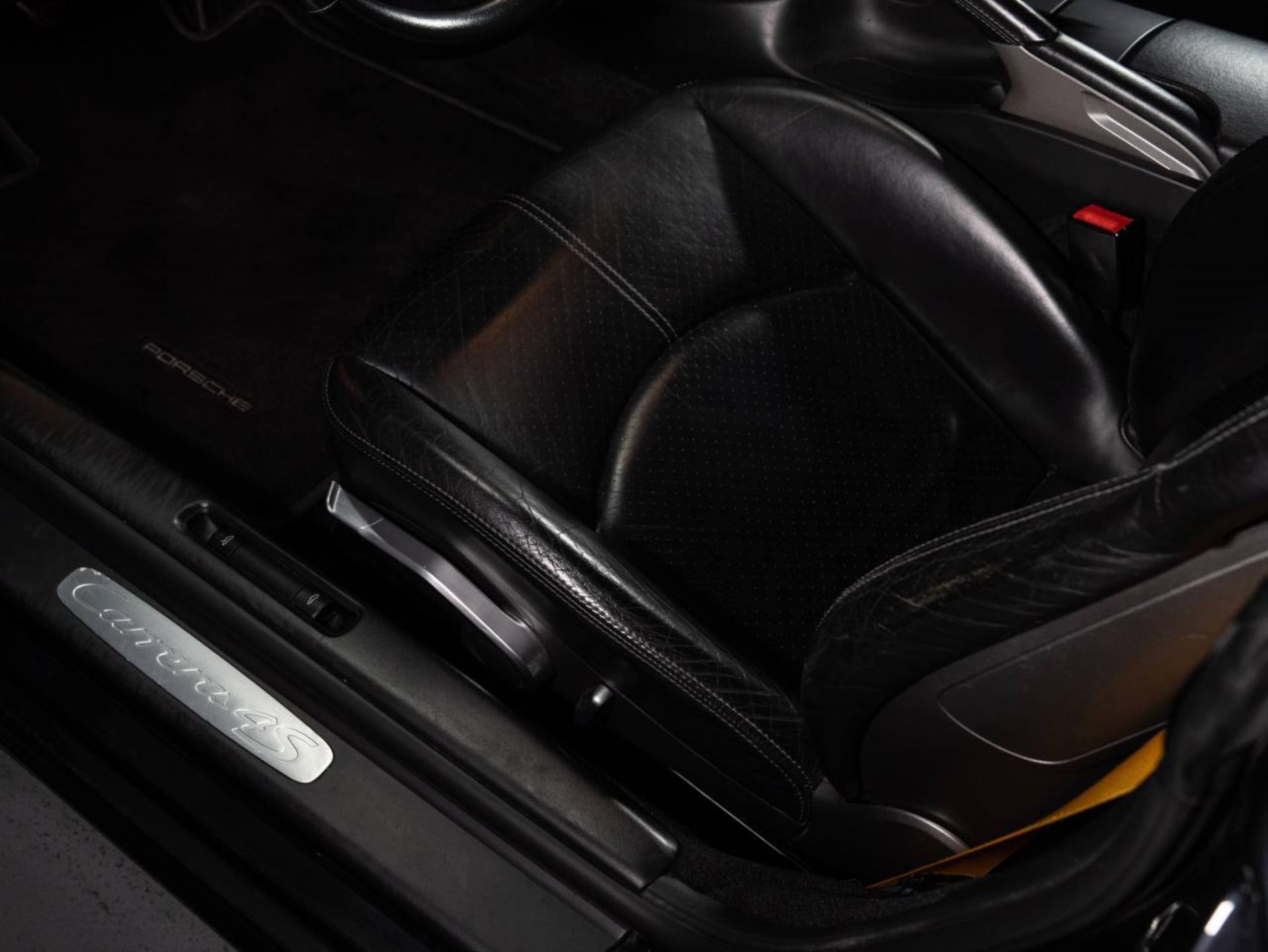 PORSCHE 911 Carrera 4S Coupé-image-14