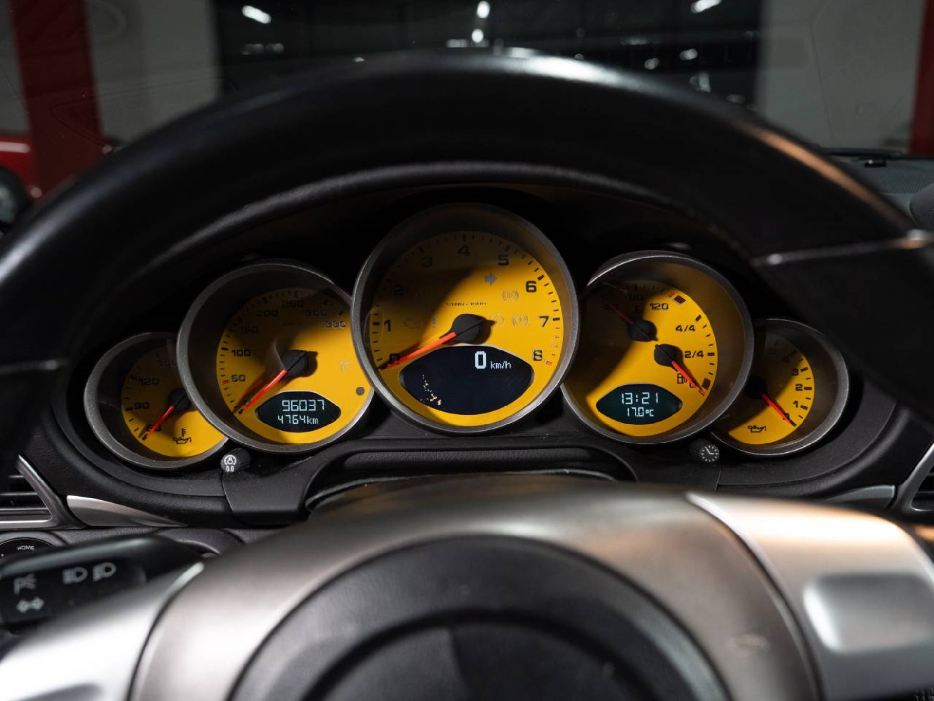 PORSCHE 911 Carrera 4S Coupé-image-11
