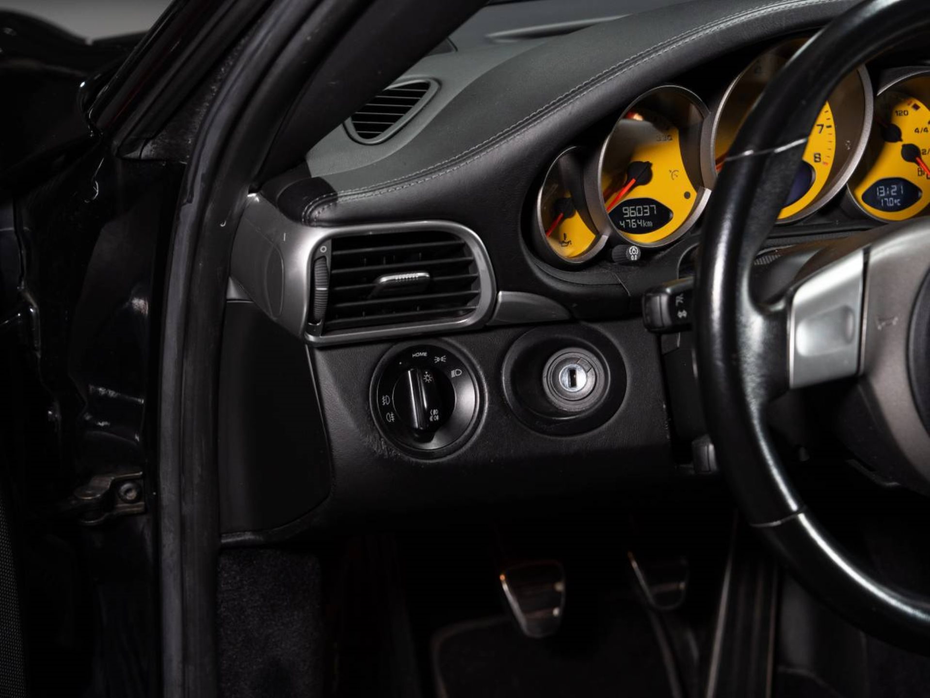 PORSCHE 911 Carrera 4S Coupé-image-10