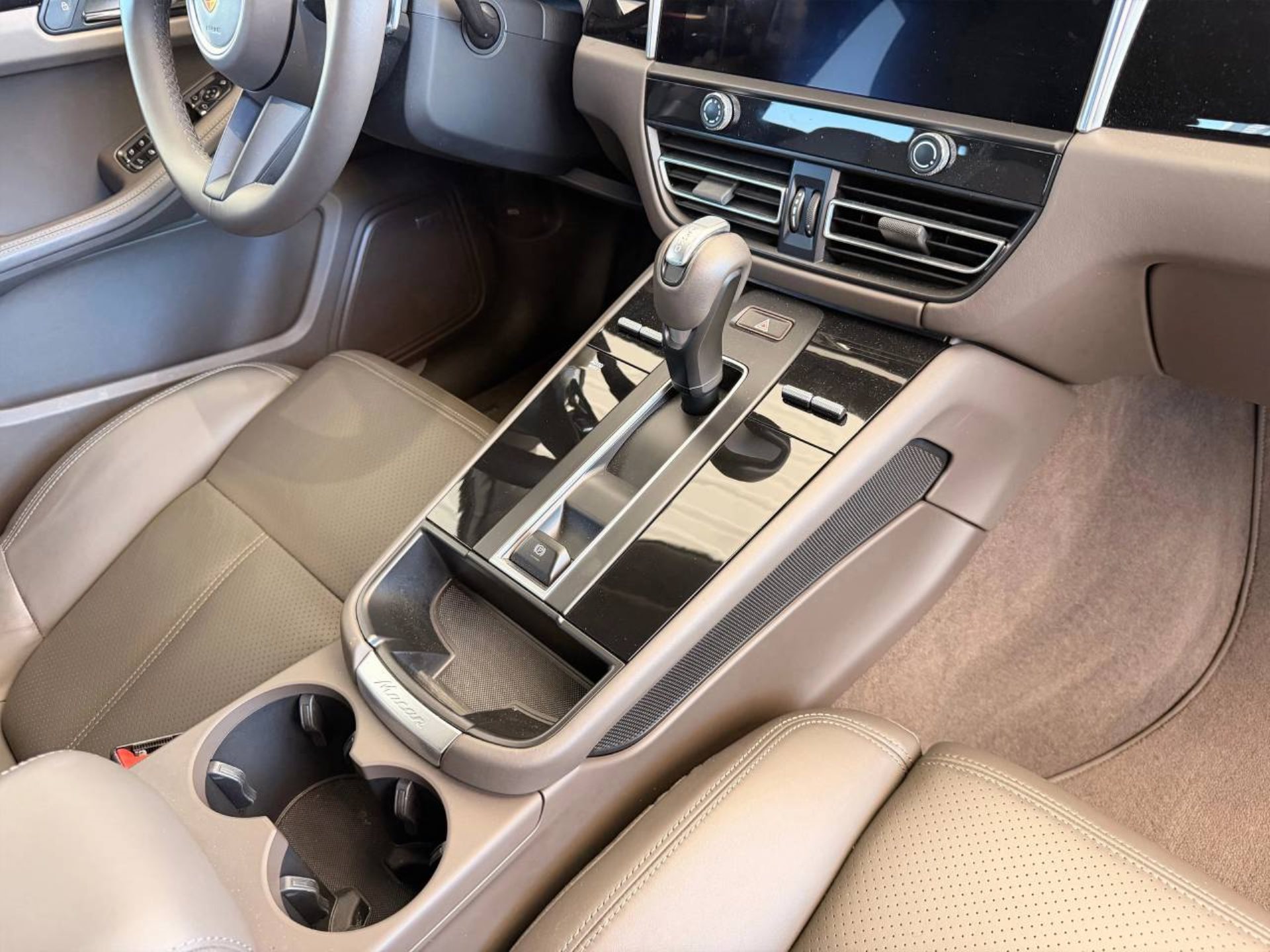 PORSCHE Macan S-image-26
