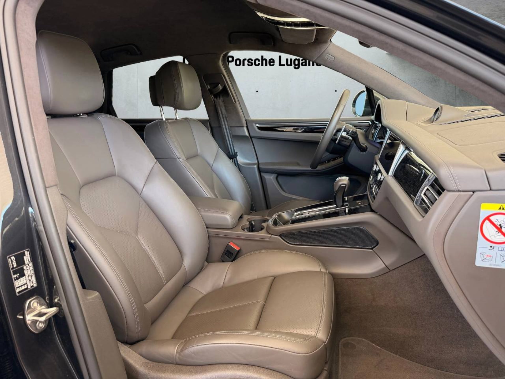 PORSCHE Macan S-image-14