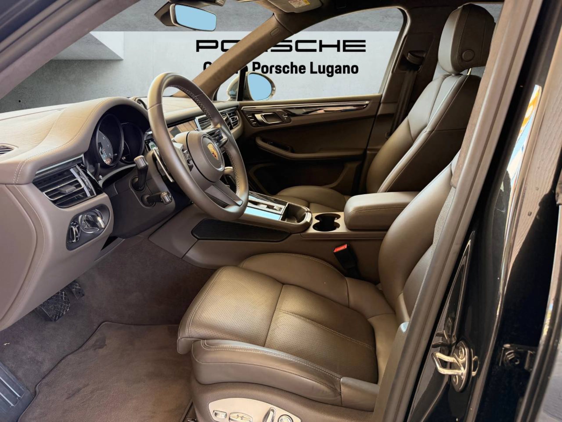 PORSCHE Macan S-image-3