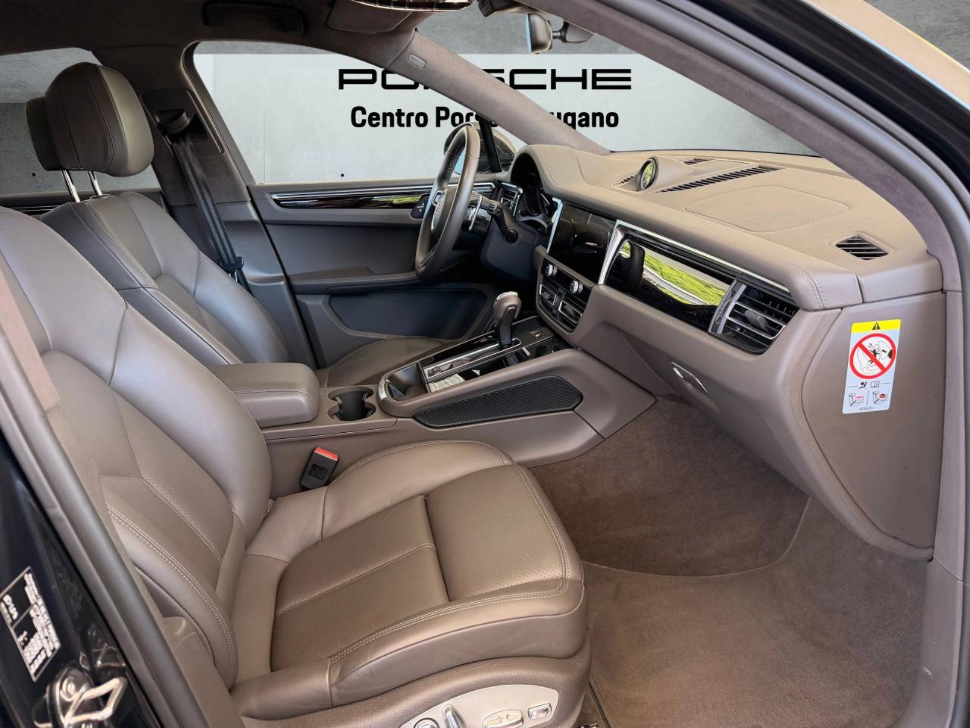 PORSCHE Macan S-image-13