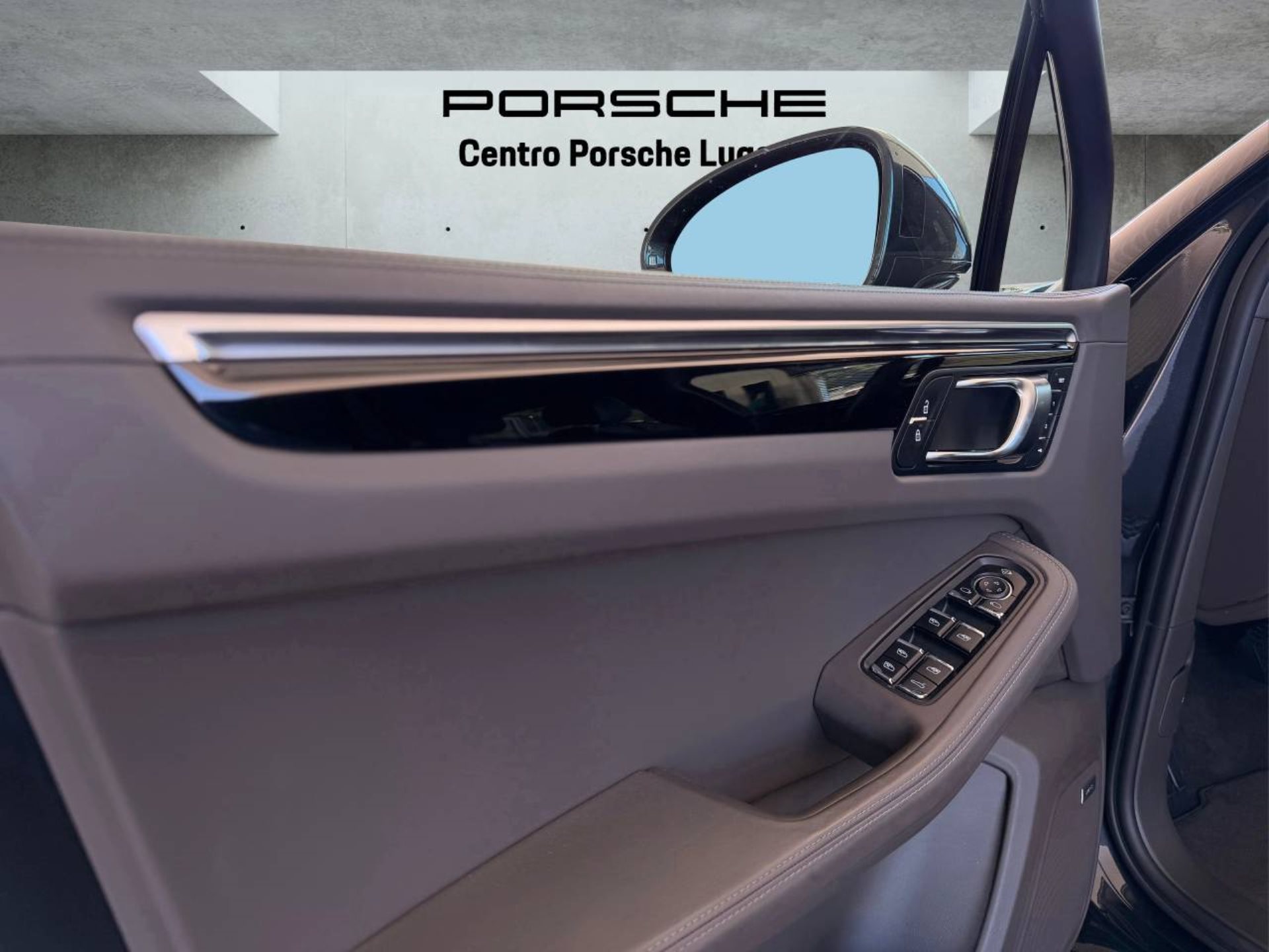 PORSCHE Macan S-image-25