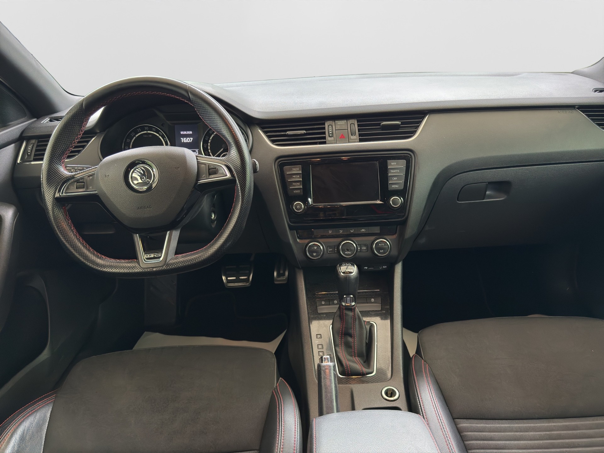 SKODA Octavia Combi 2.0 TDI RS 4x4 DSG-image-8