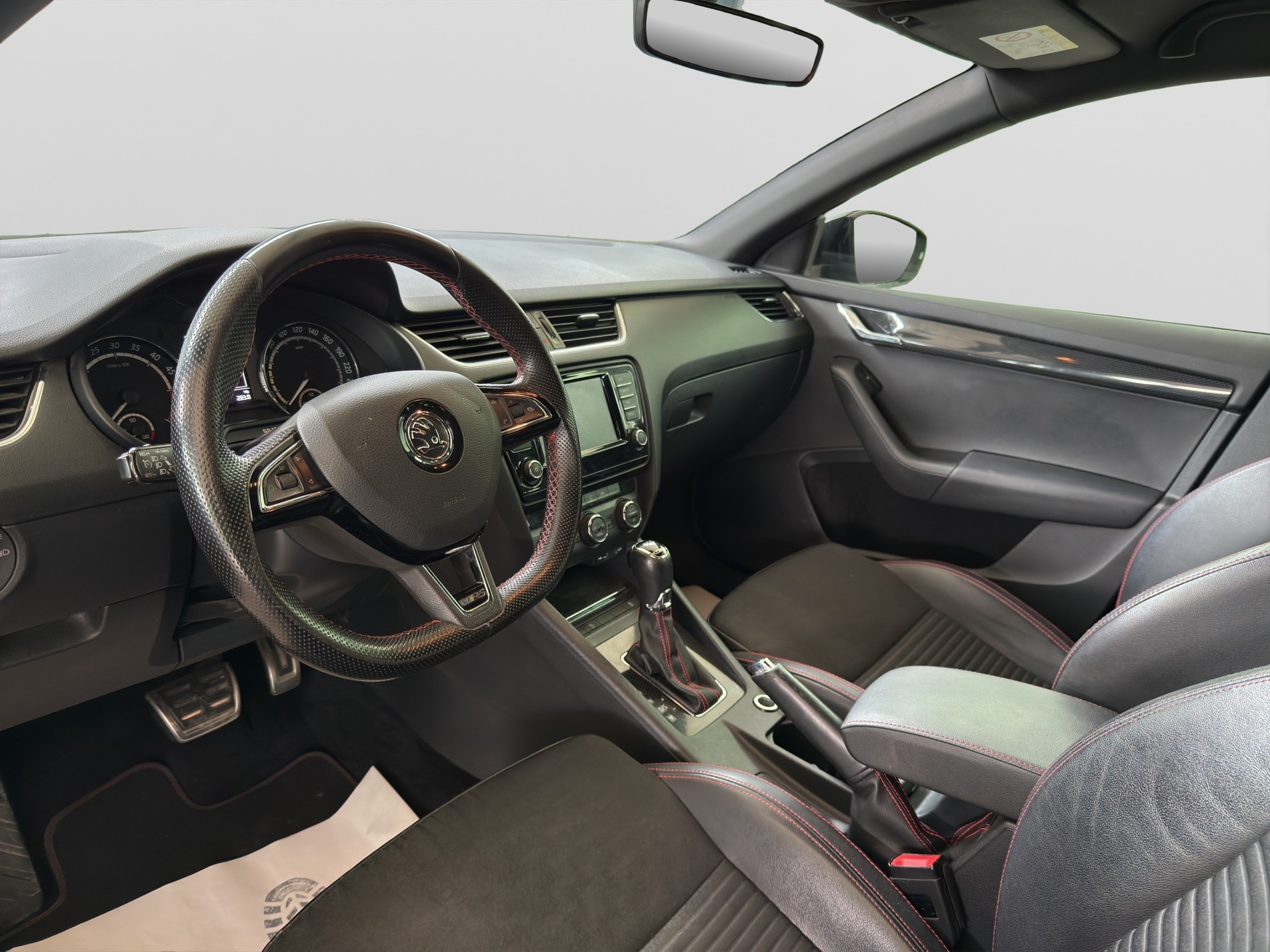 SKODA Octavia Combi 2.0 TDI RS 4x4 DSG-image-7