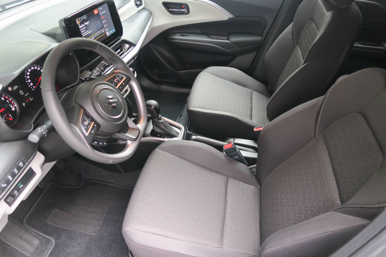 SUZUKI Swift 1.2 Compact Top Hybrid CVT-showroom-element-3