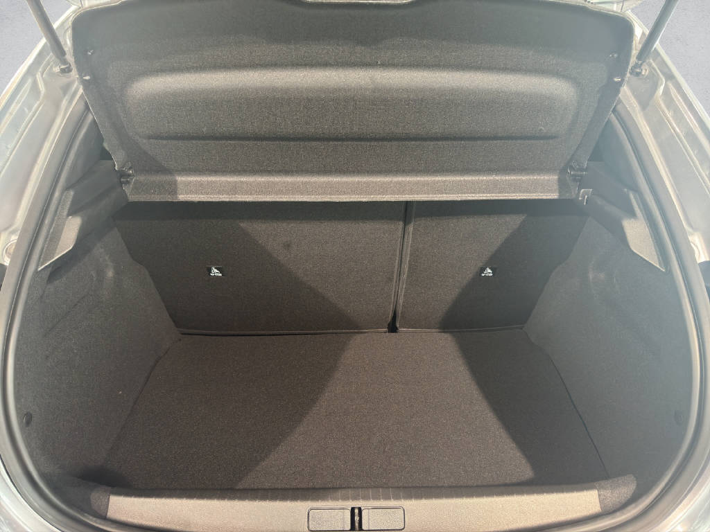 PEUGEOT 208 1.2 Hybrid Allure-image-7