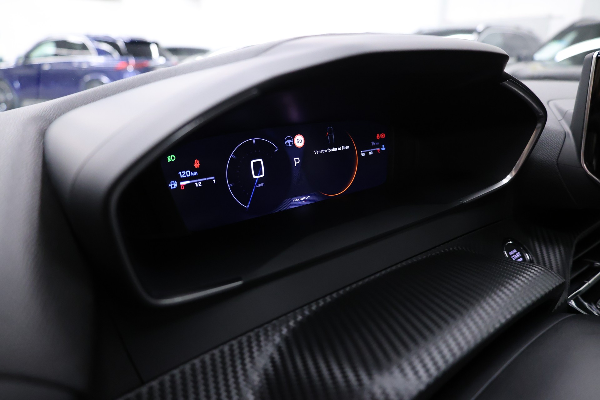 PEUGEOT 2008 1.2 Hybrid 145 Allure Premium-image-20