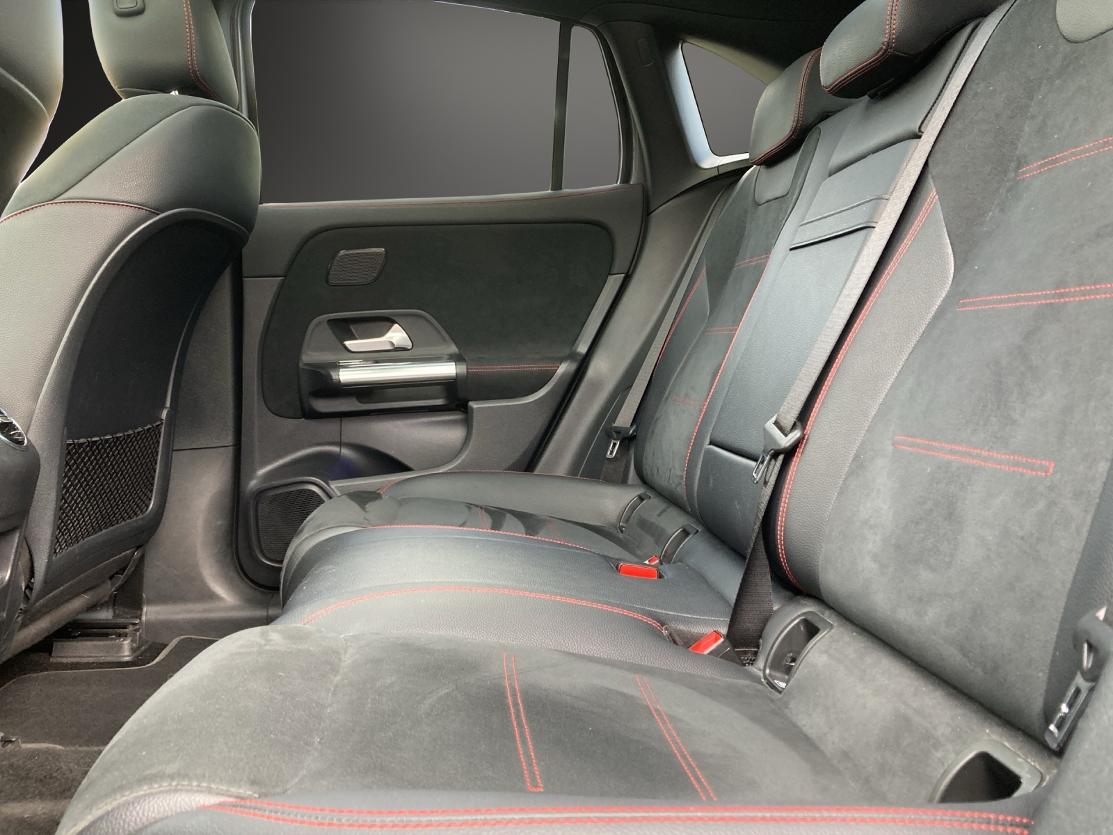 MERCEDES-BENZ EQB 300 4Matic AMG Line-image-12