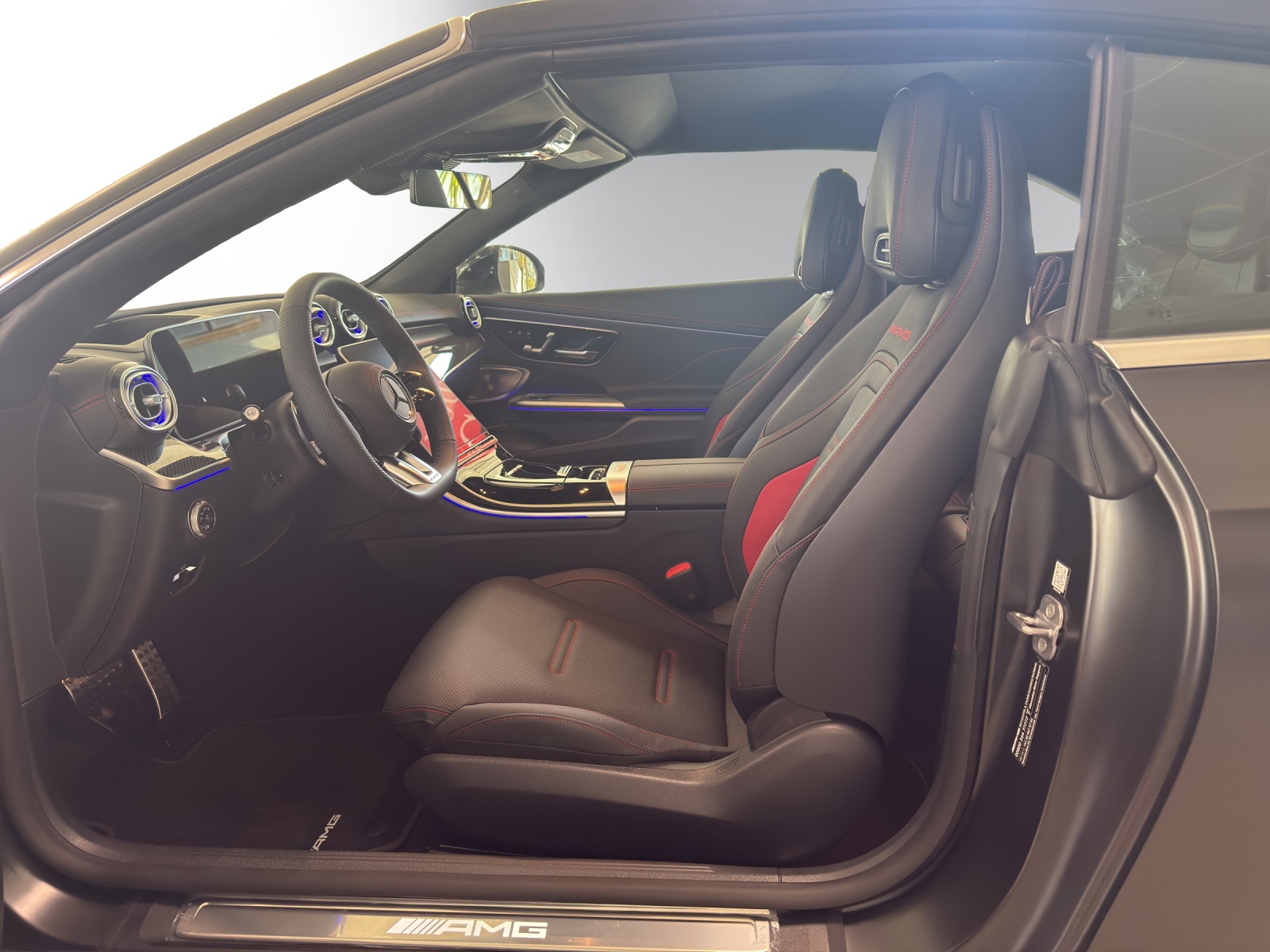 MERCEDES-BENZ CLE AMG 53 Cabrio 4Matic+ 9G-Tronic-image-8