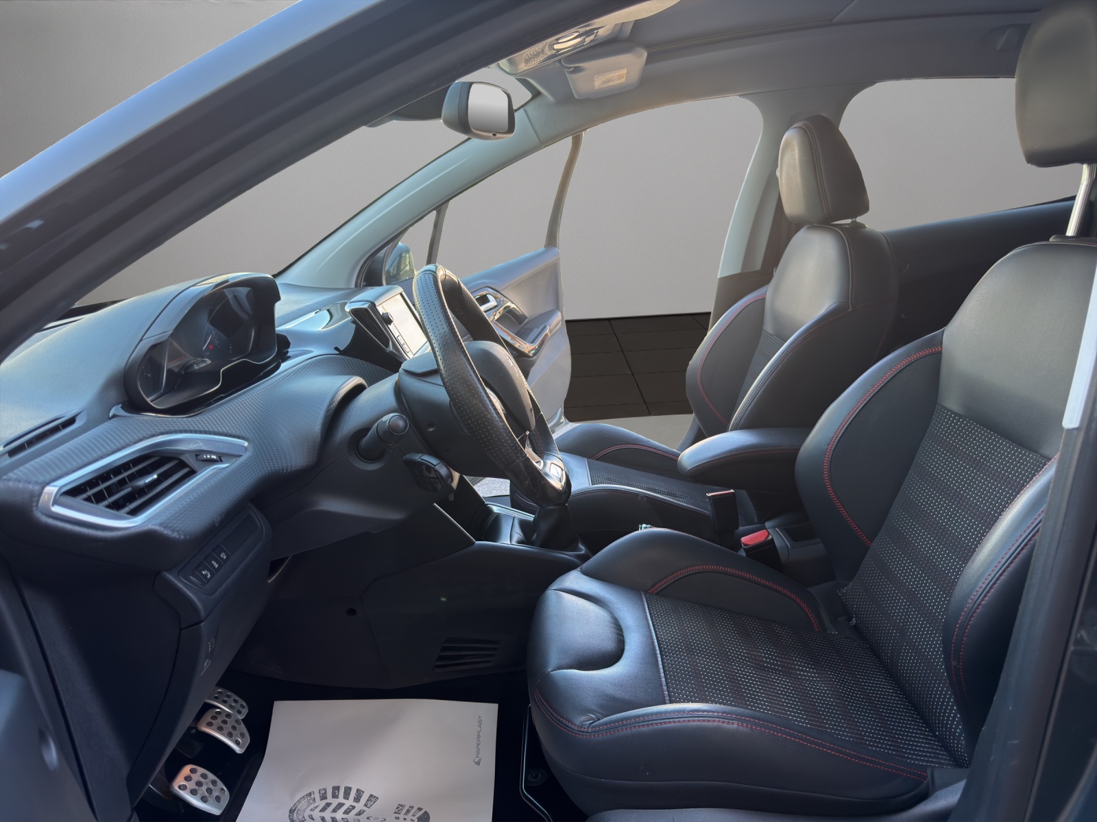 PEUGEOT 208 1.2 PureTech GT Line-image-8