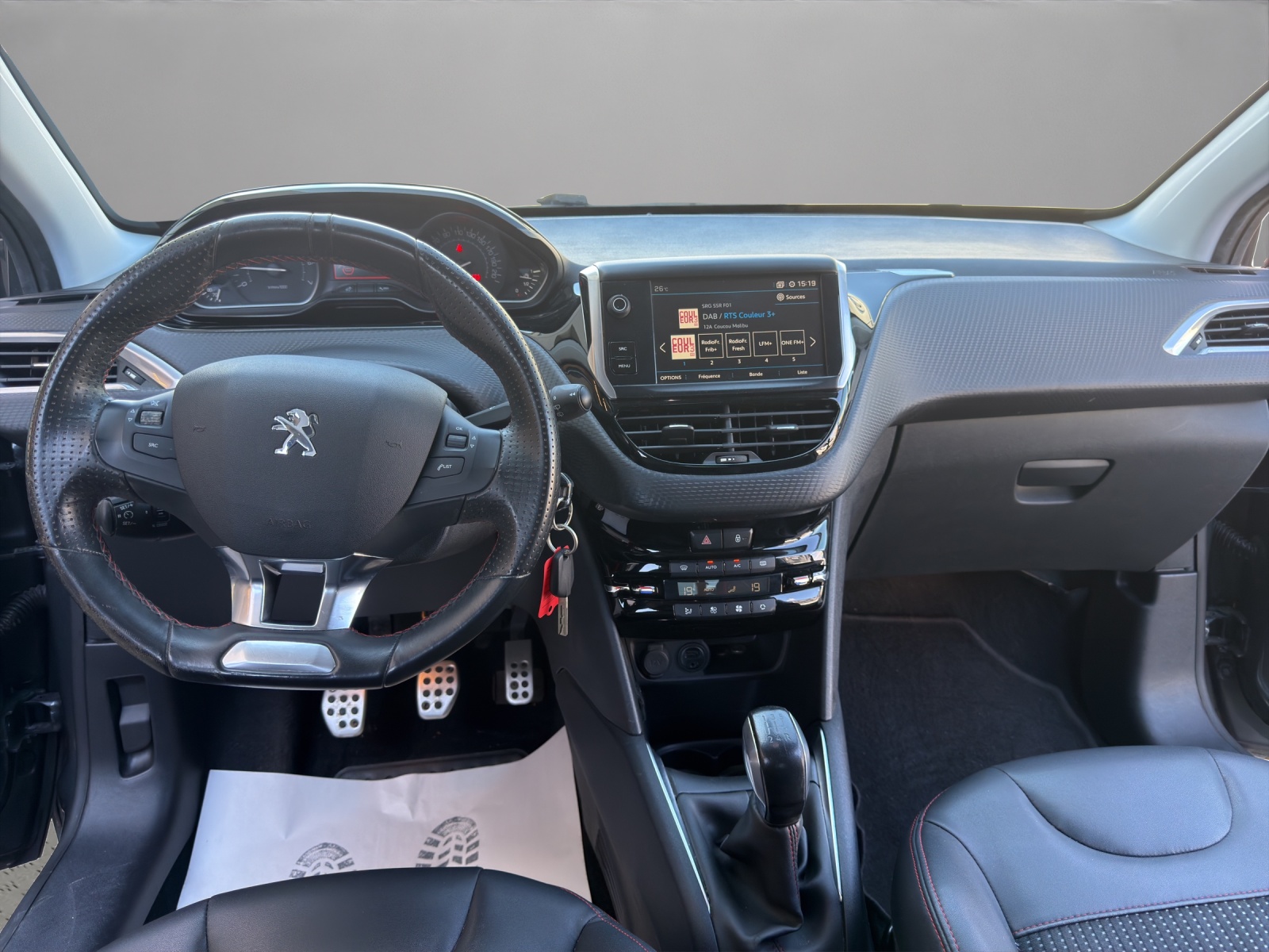 PEUGEOT 208 1.2 PureTech GT Line-image-13