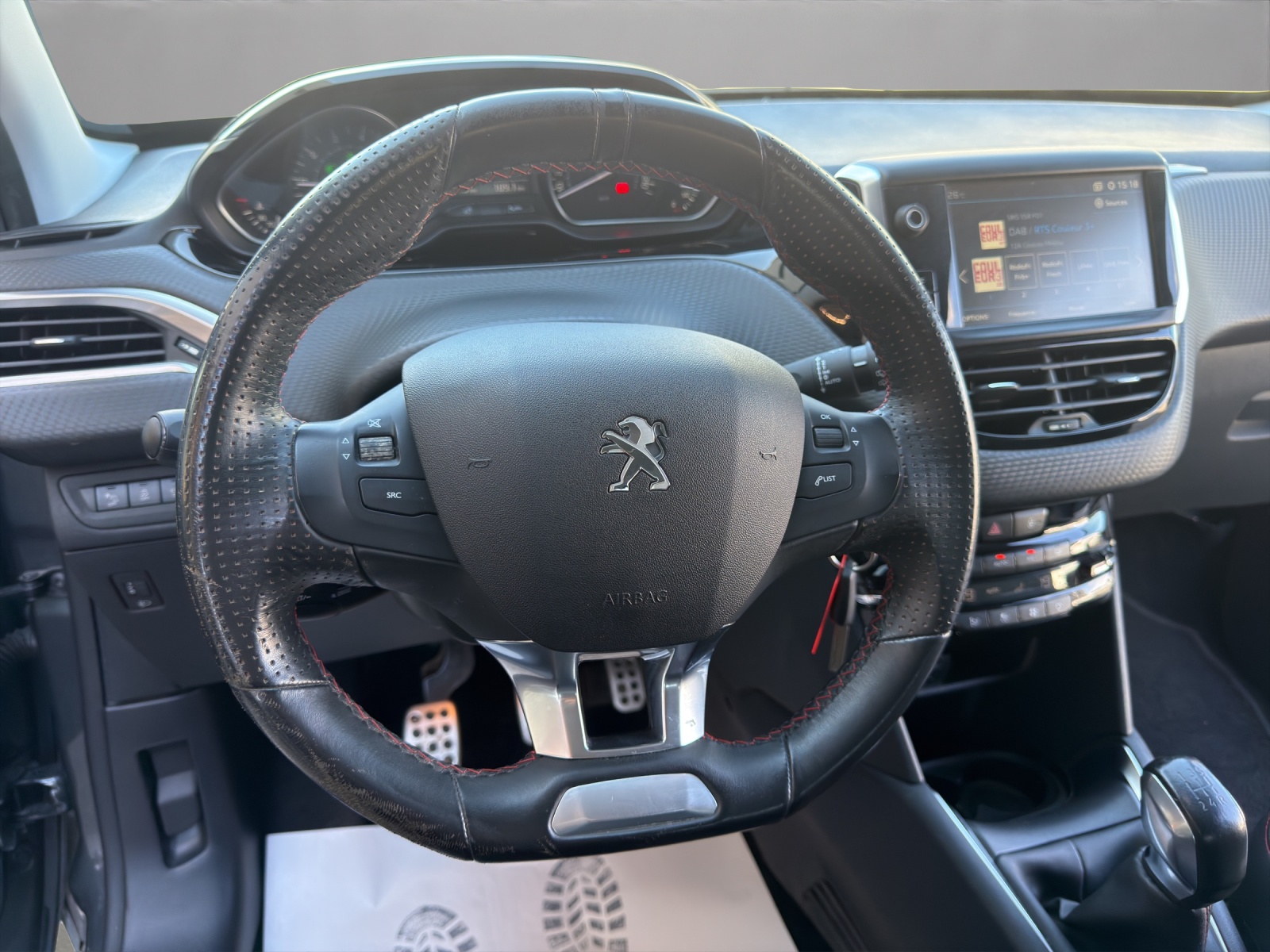 PEUGEOT 208 1.2 PureTech GT Line-image-9