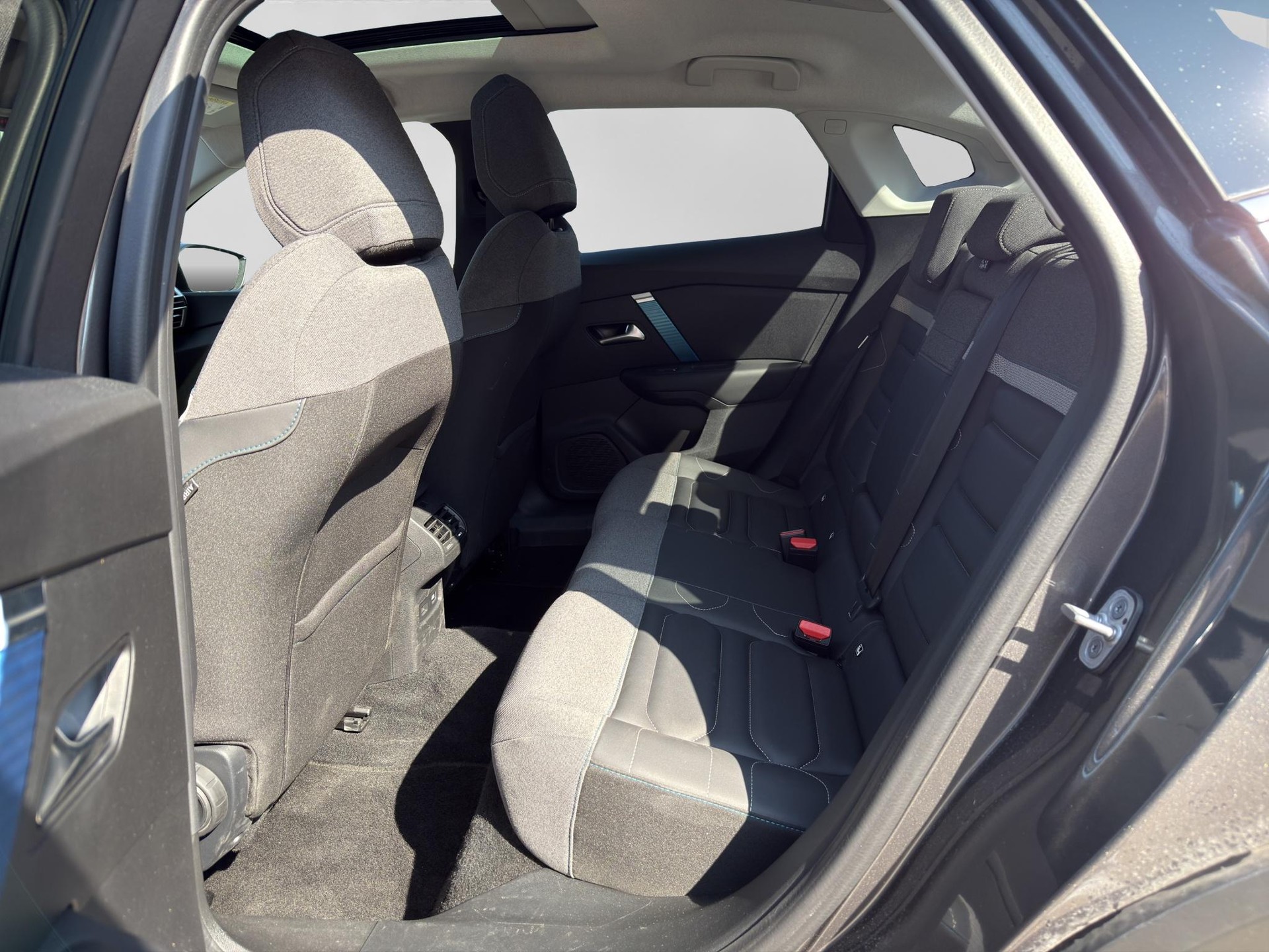 CITROEN e-C4 X Shine-image-6
