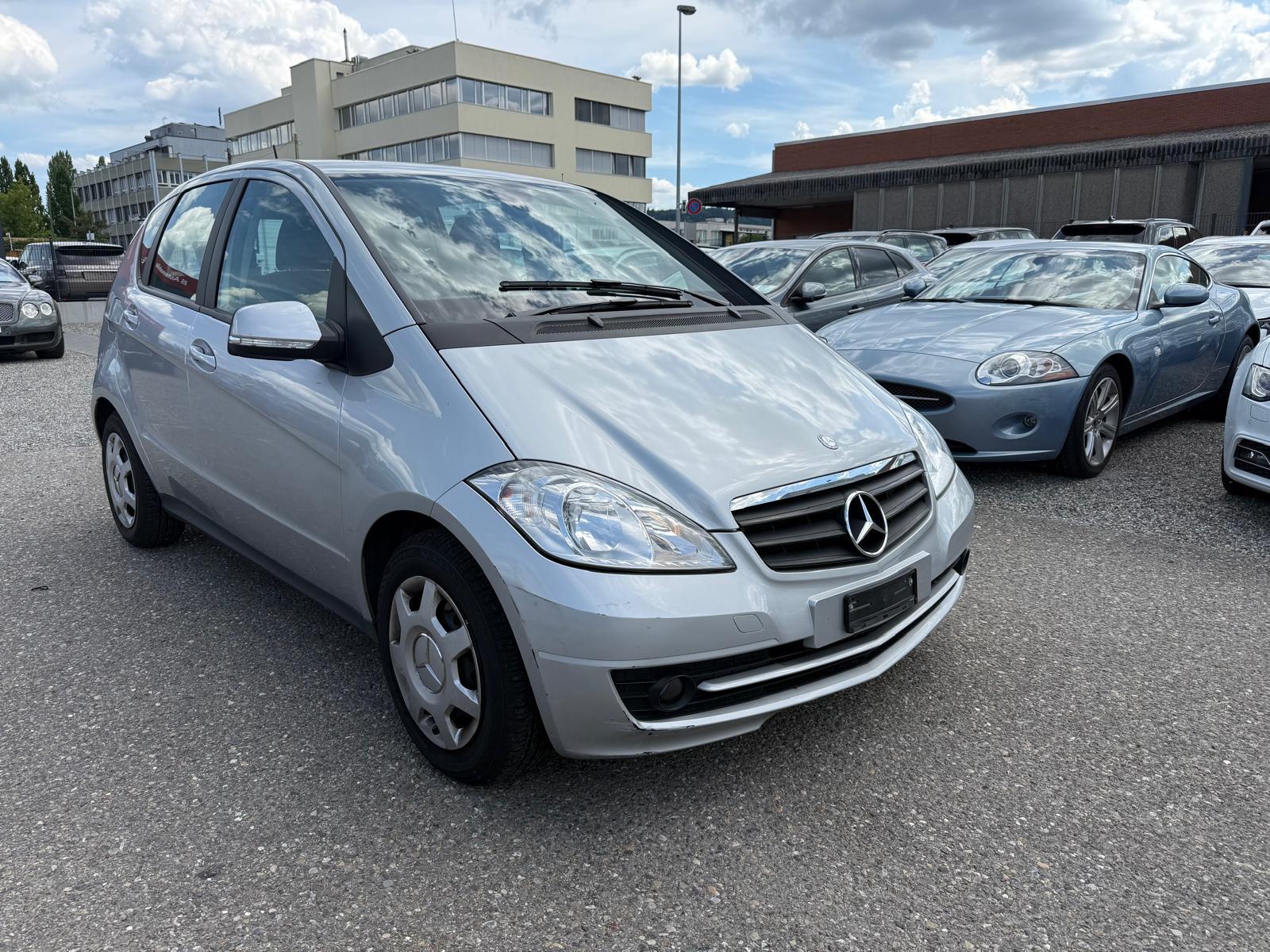 MERCEDES-BENZ A 180 Classic-showroom-element-2