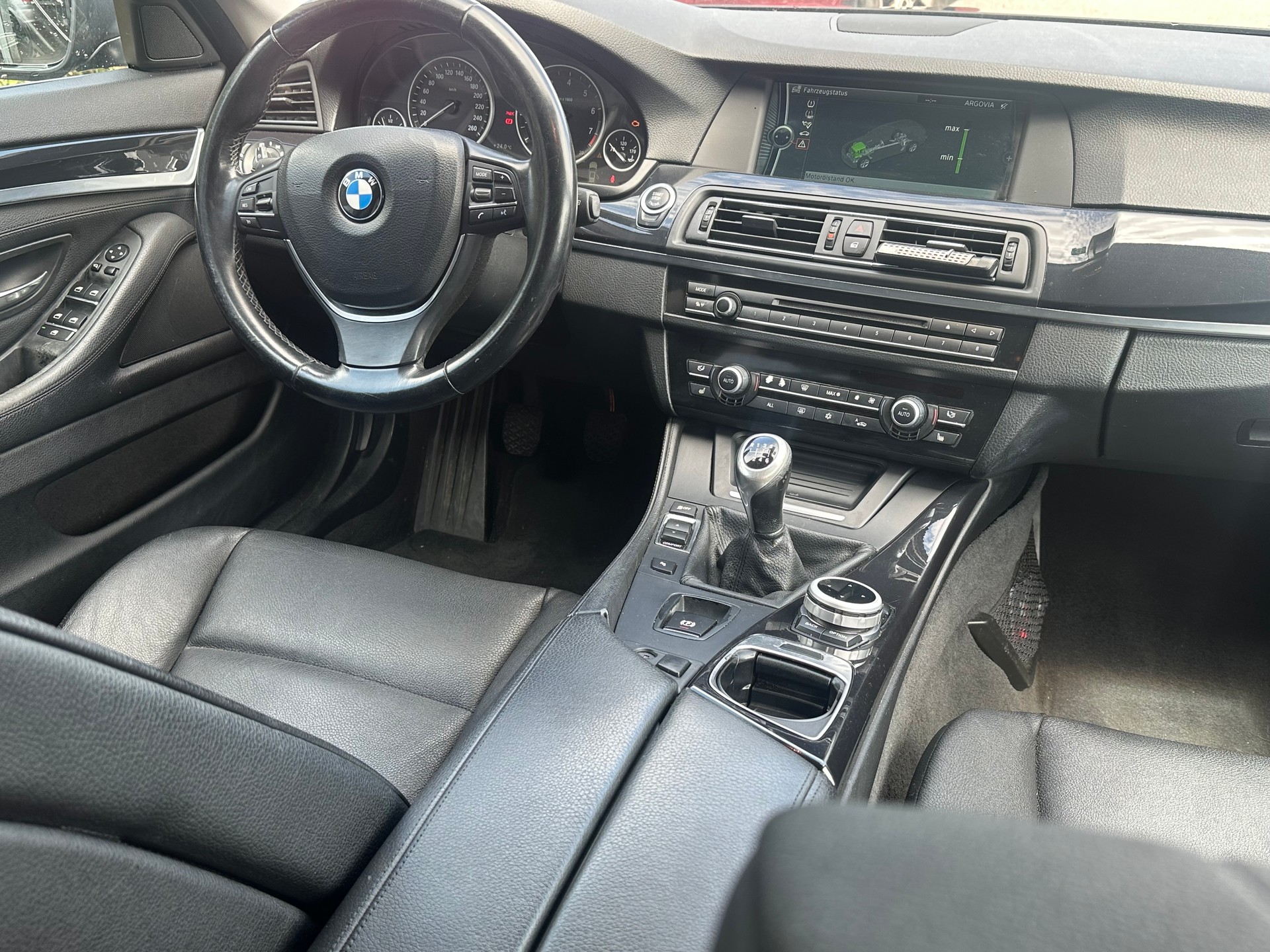 BMW 530i Touring-image-10