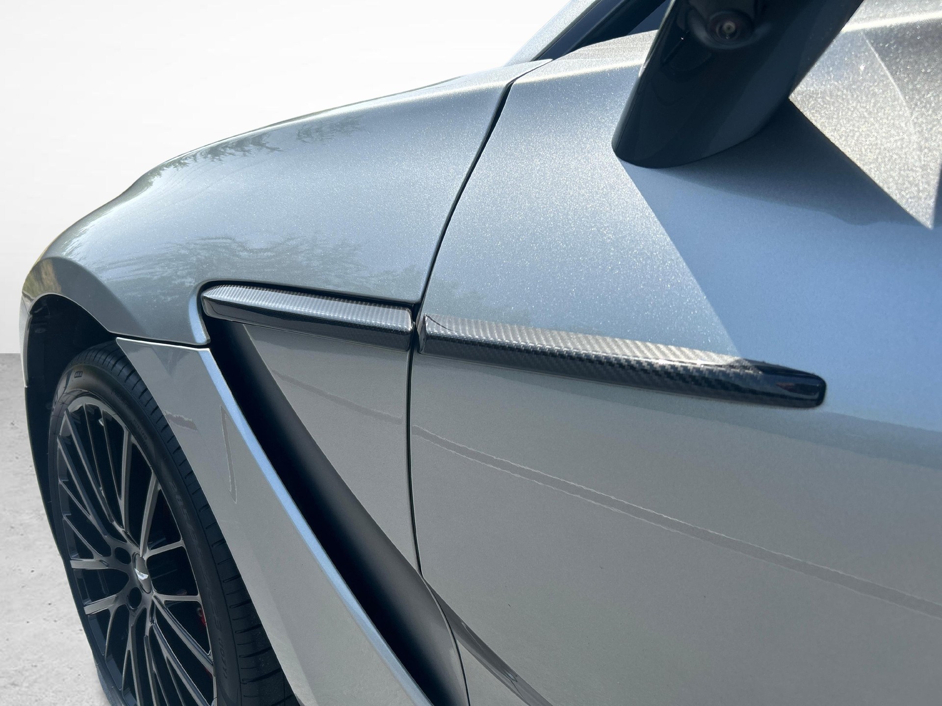 ASTON MARTIN DBX 707 4.0 V8 Bi-Turbo-image-12