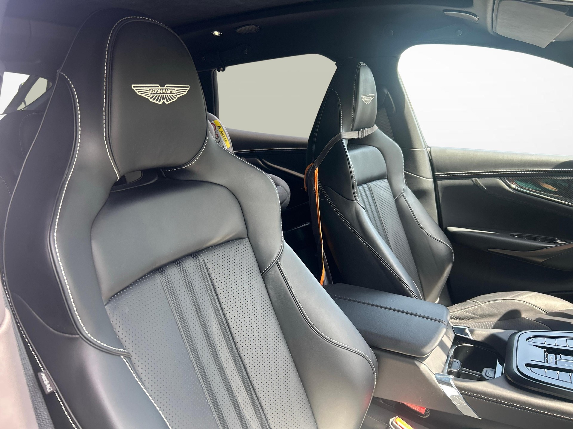 ASTON MARTIN DBX 707 4.0 V8 Bi-Turbo-image-10