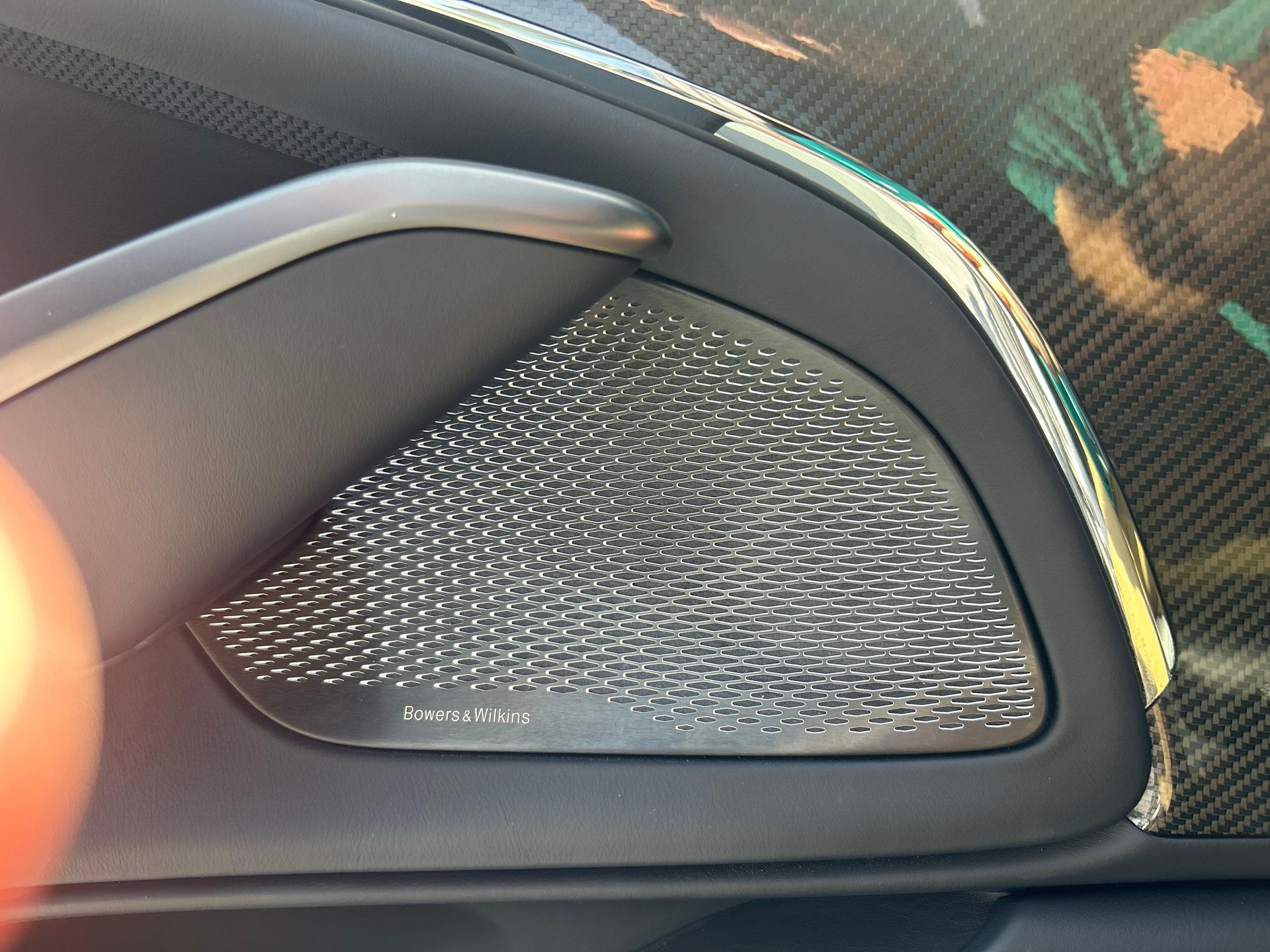 ASTON MARTIN DBX 707 4.0 V8 Bi-Turbo-image-19