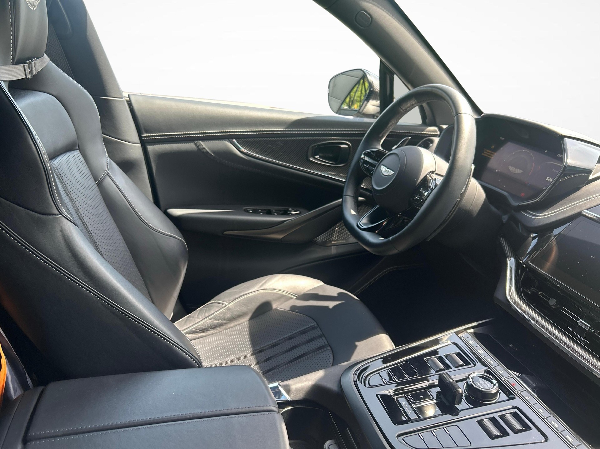 ASTON MARTIN DBX 707 4.0 V8 Bi-Turbo-image-9