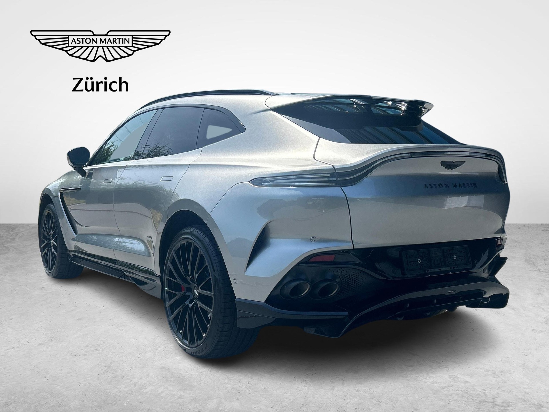 ASTON MARTIN DBX 707 4.0 V8 Bi-Turbo-showroom-element-2