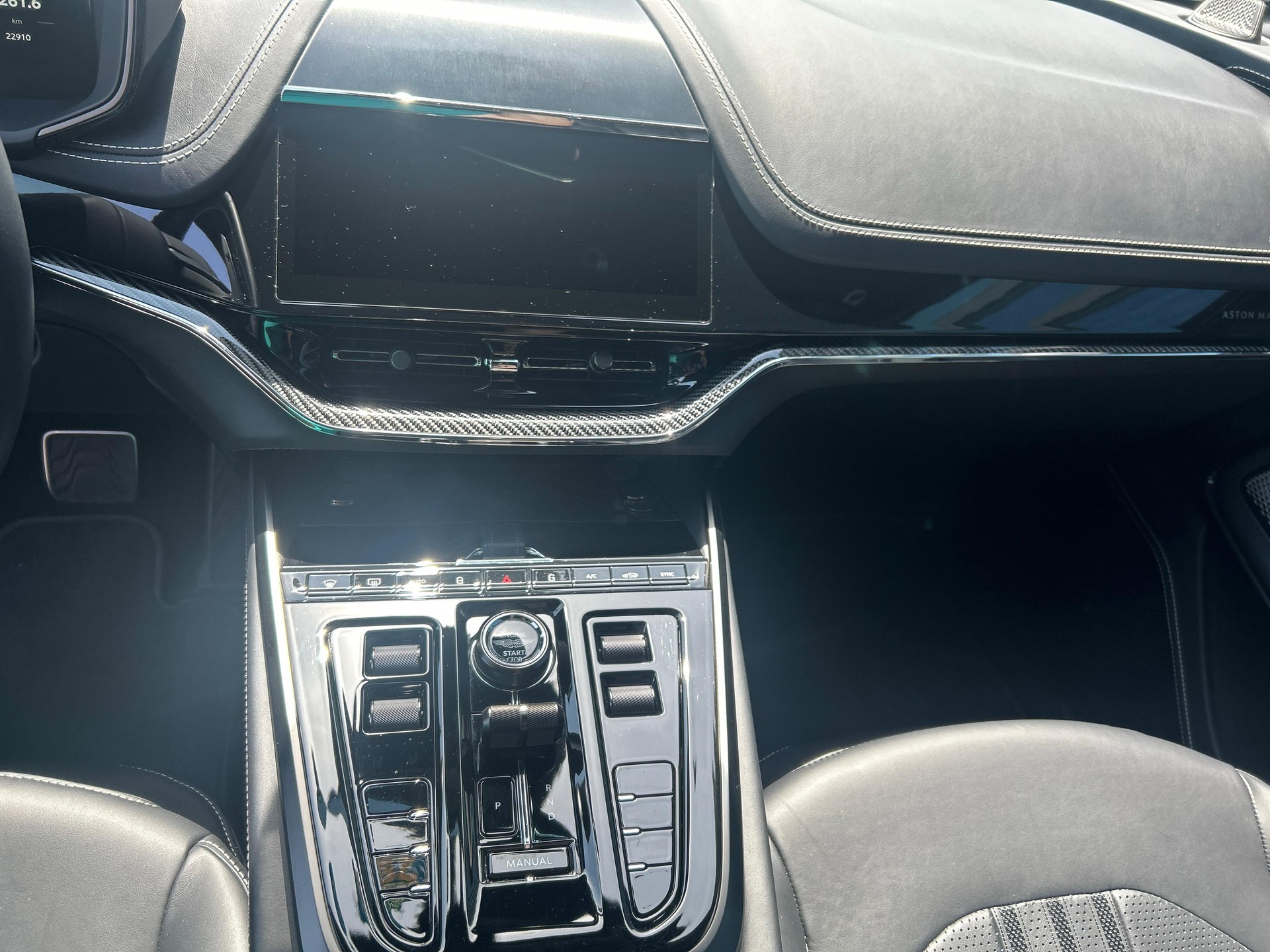 ASTON MARTIN DBX 707 4.0 V8 Bi-Turbo-image-16
