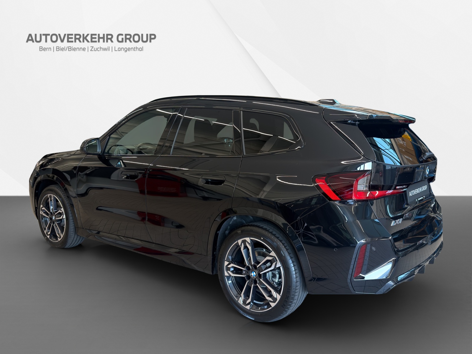 BMW iX1 xDrive 30 M Sport Edition-showroom-element-3