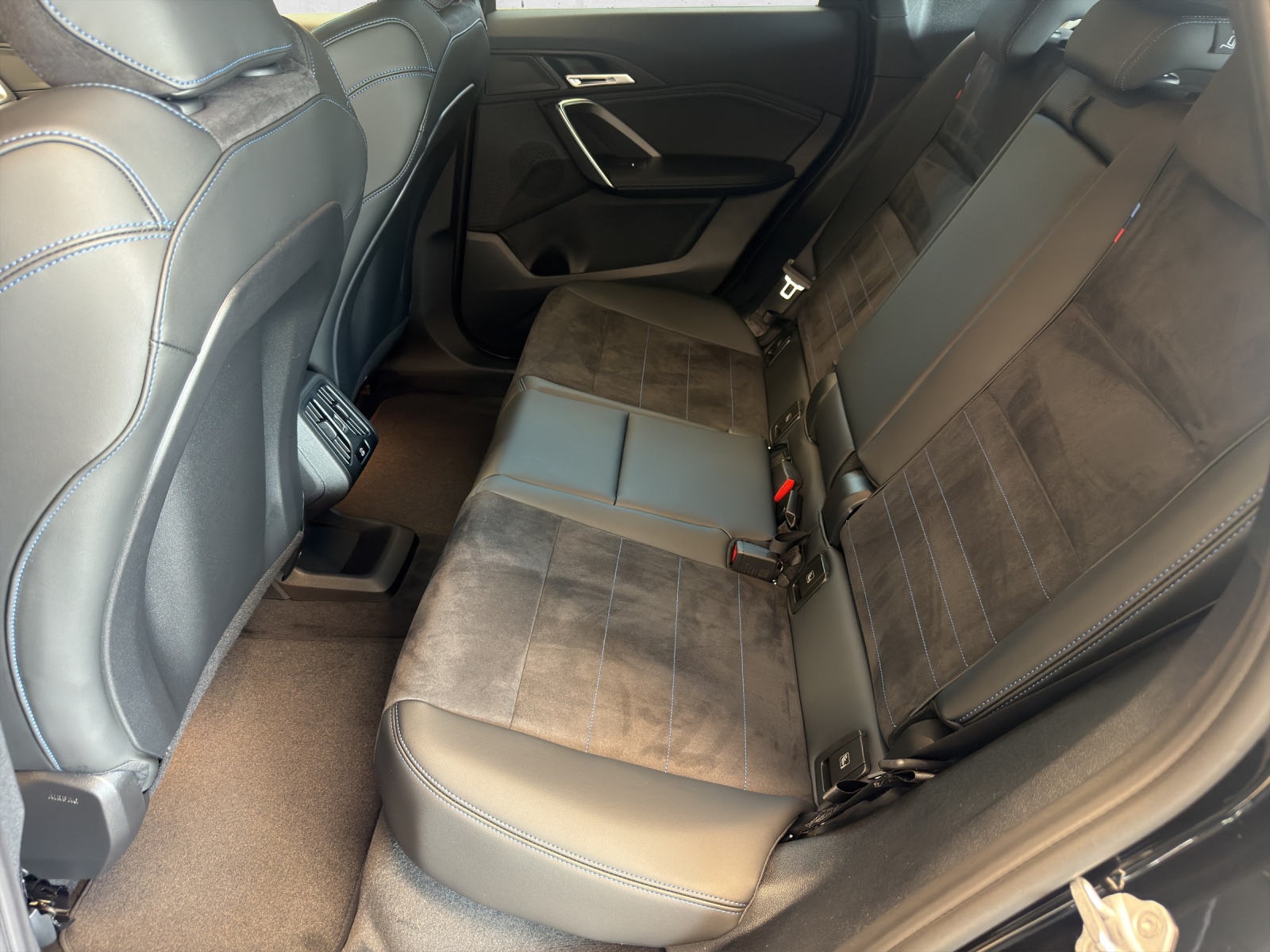 BMW iX1 xDrive 30 M Sport Edition-image-10